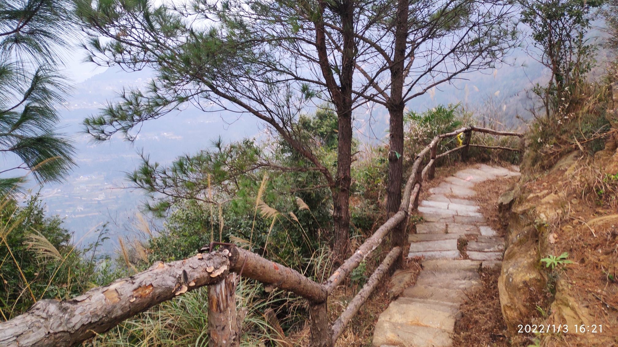 龙珠岭挂壁栈道景区旅行图片 2