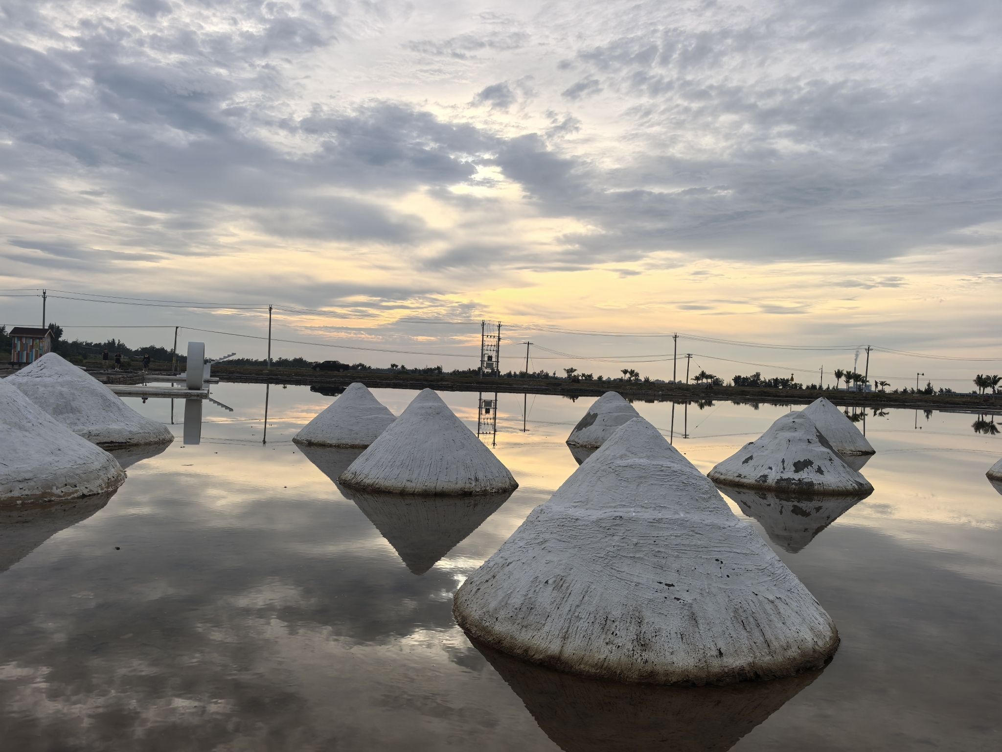 莺歌海盐场时光隧道