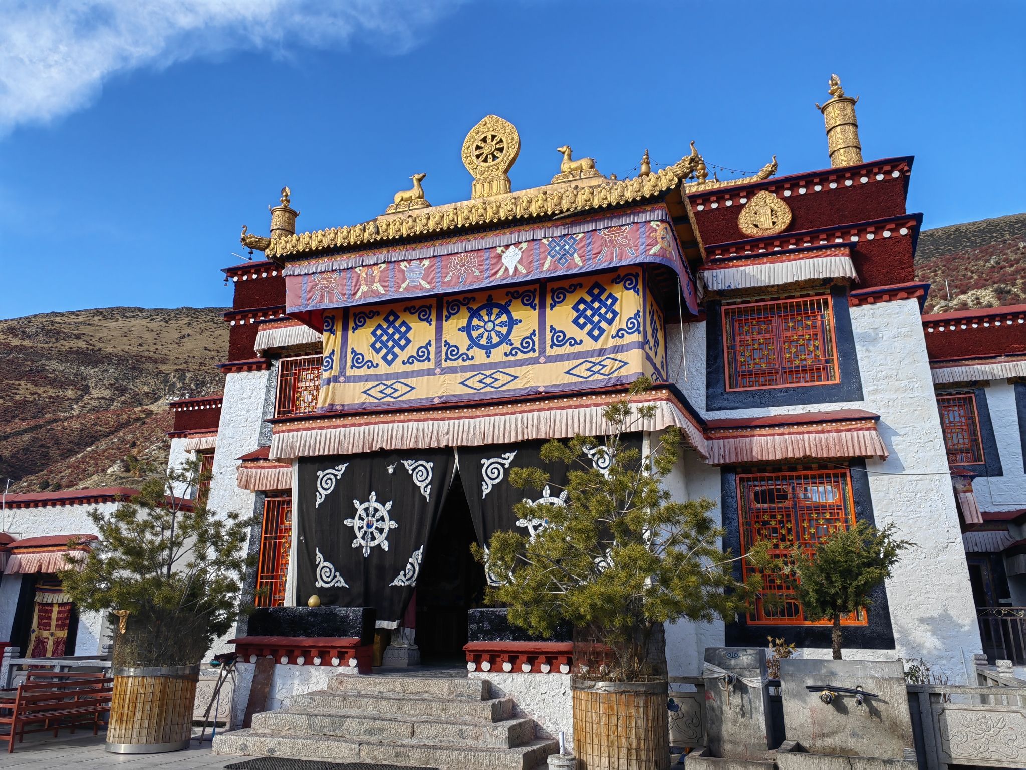 岗日托噶寺实景照片