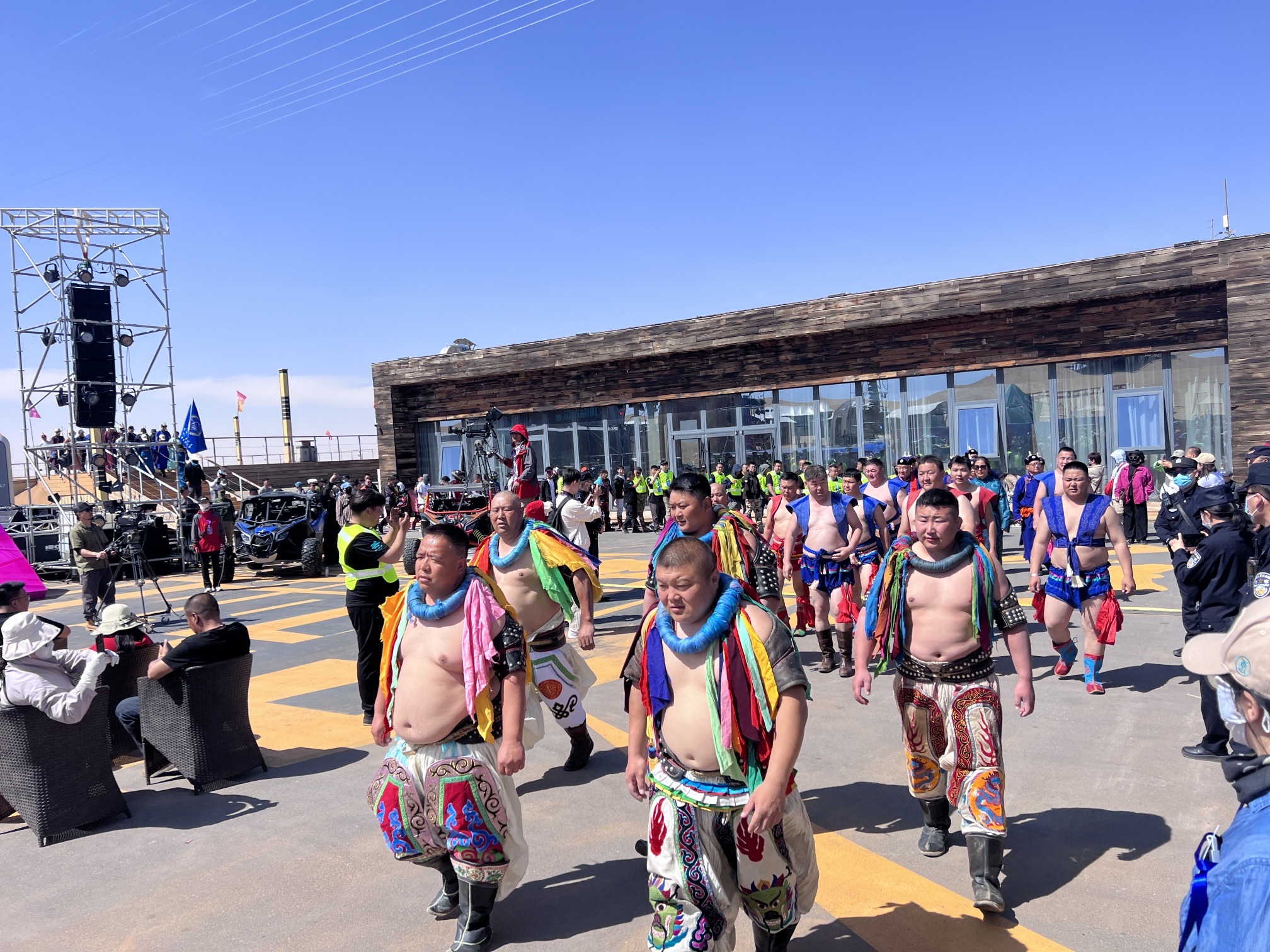 阿拉善英雄会雕塑广场旅行图片 2