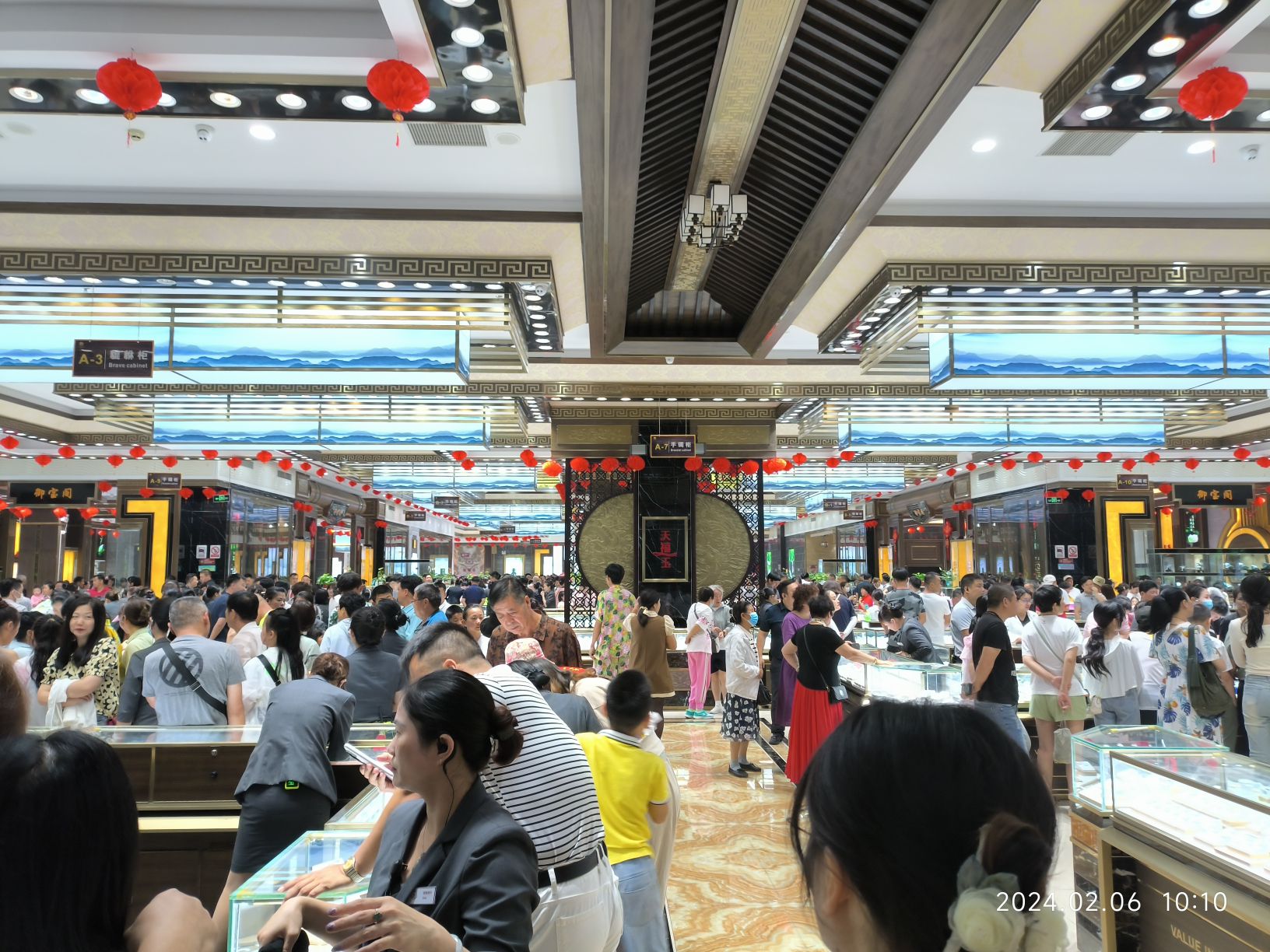 趣佰全球跨境保税商品展销中心