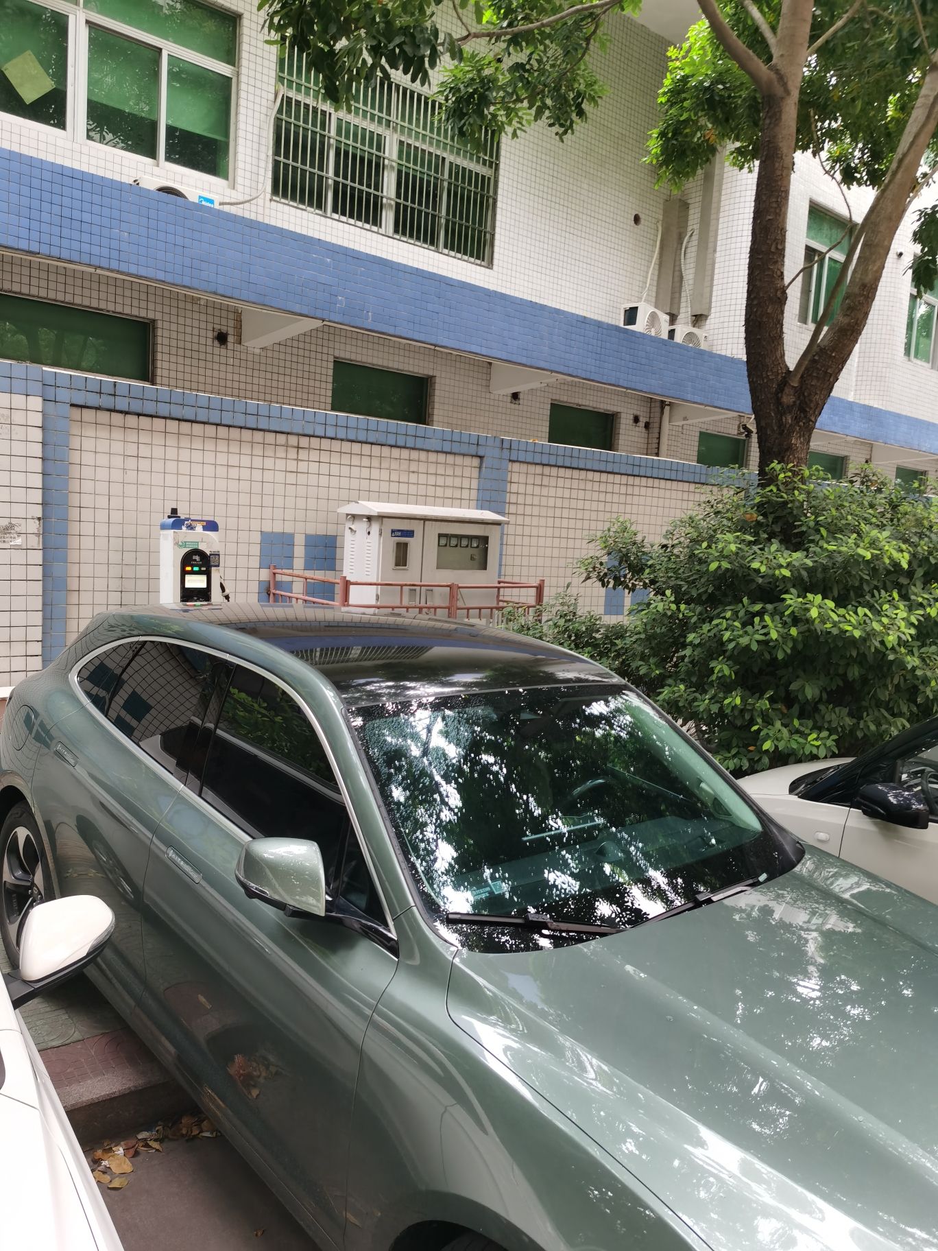 南方电网汽车充电站(揭阳供电局供电服务中心充电站)