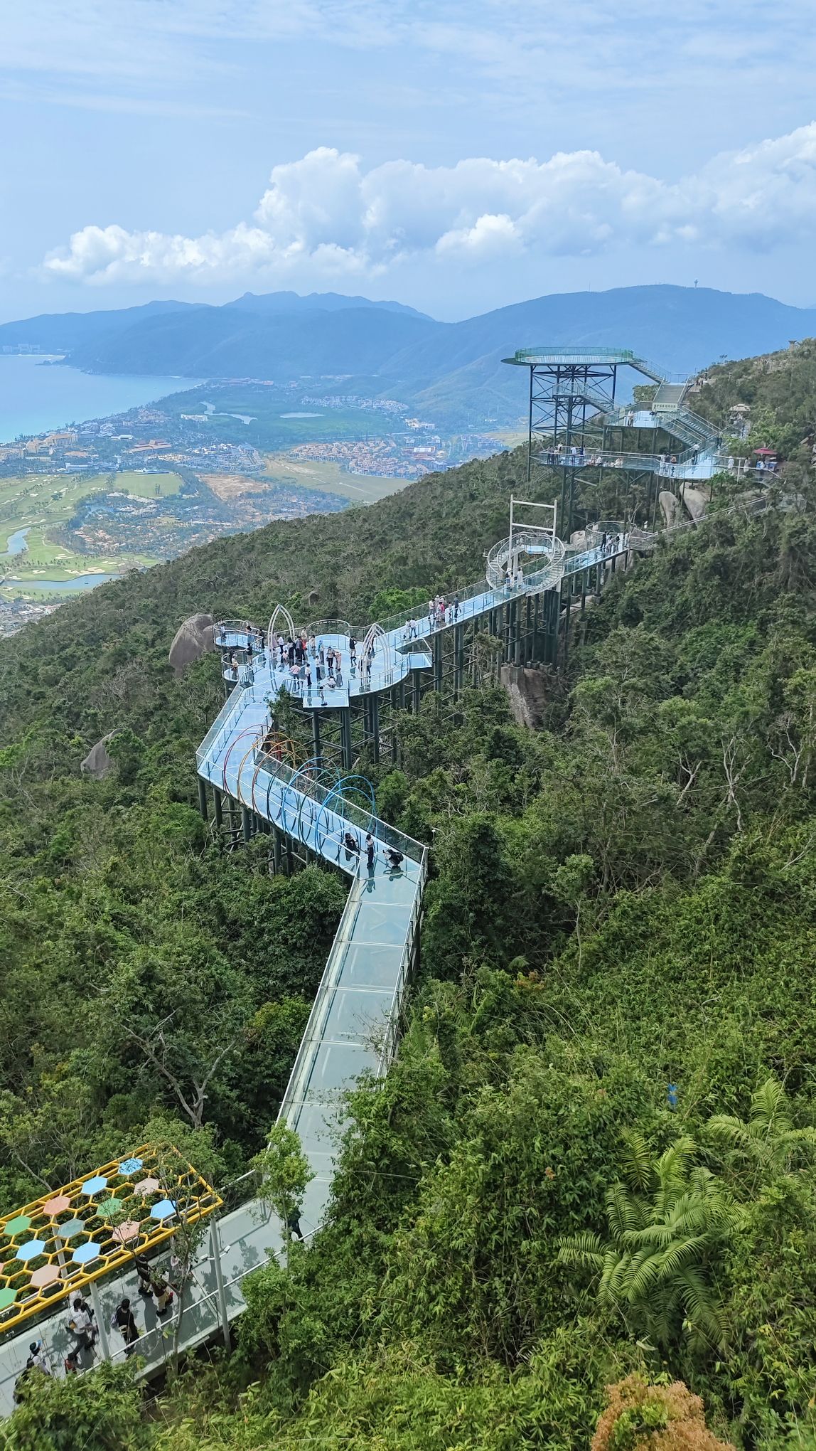 大佛石全海景玻璃栈道