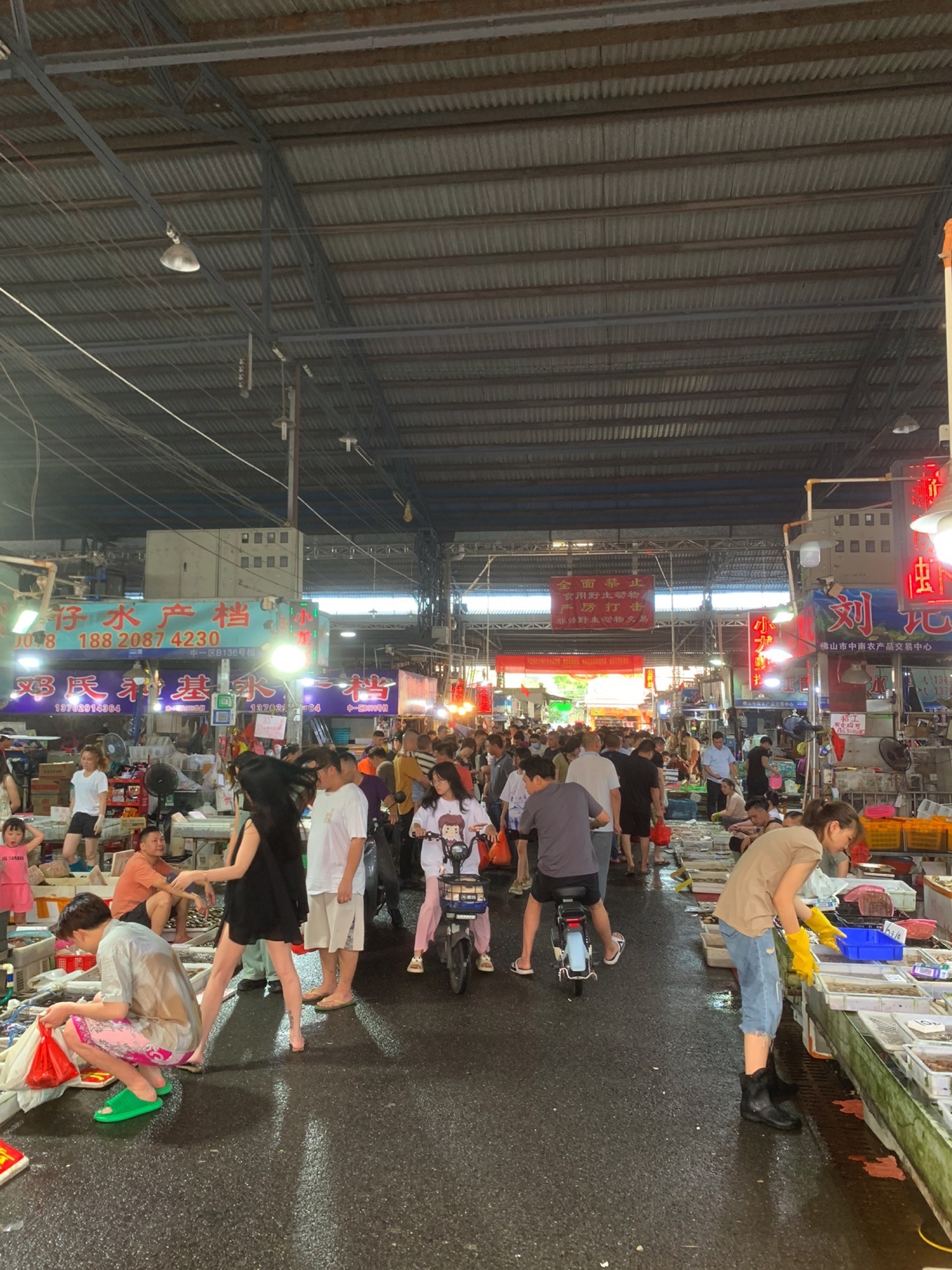 中南农产品批发市场河鲜水产交易区