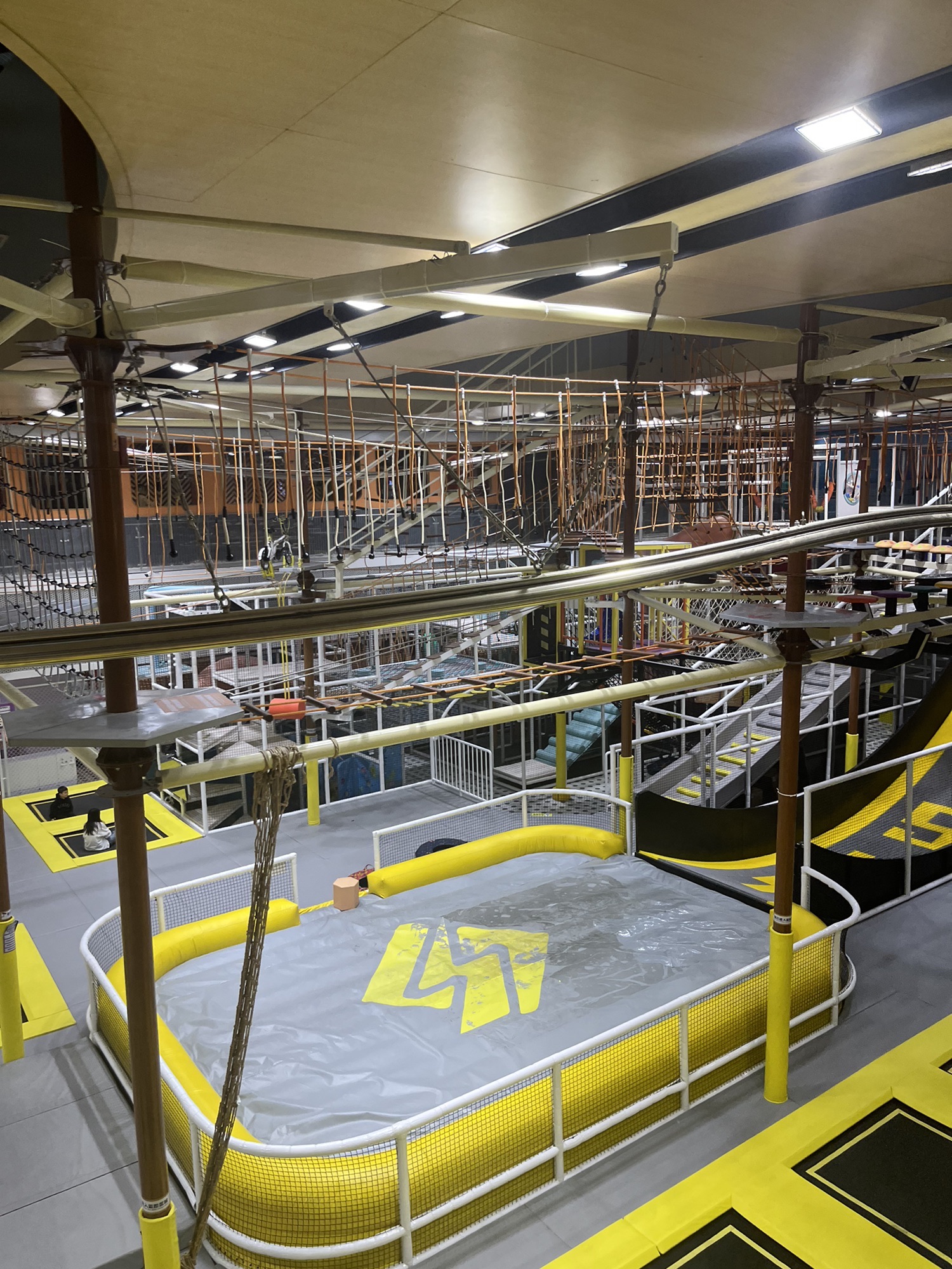 场地封面-飞趣步客运动馆(新天地旗舰店)