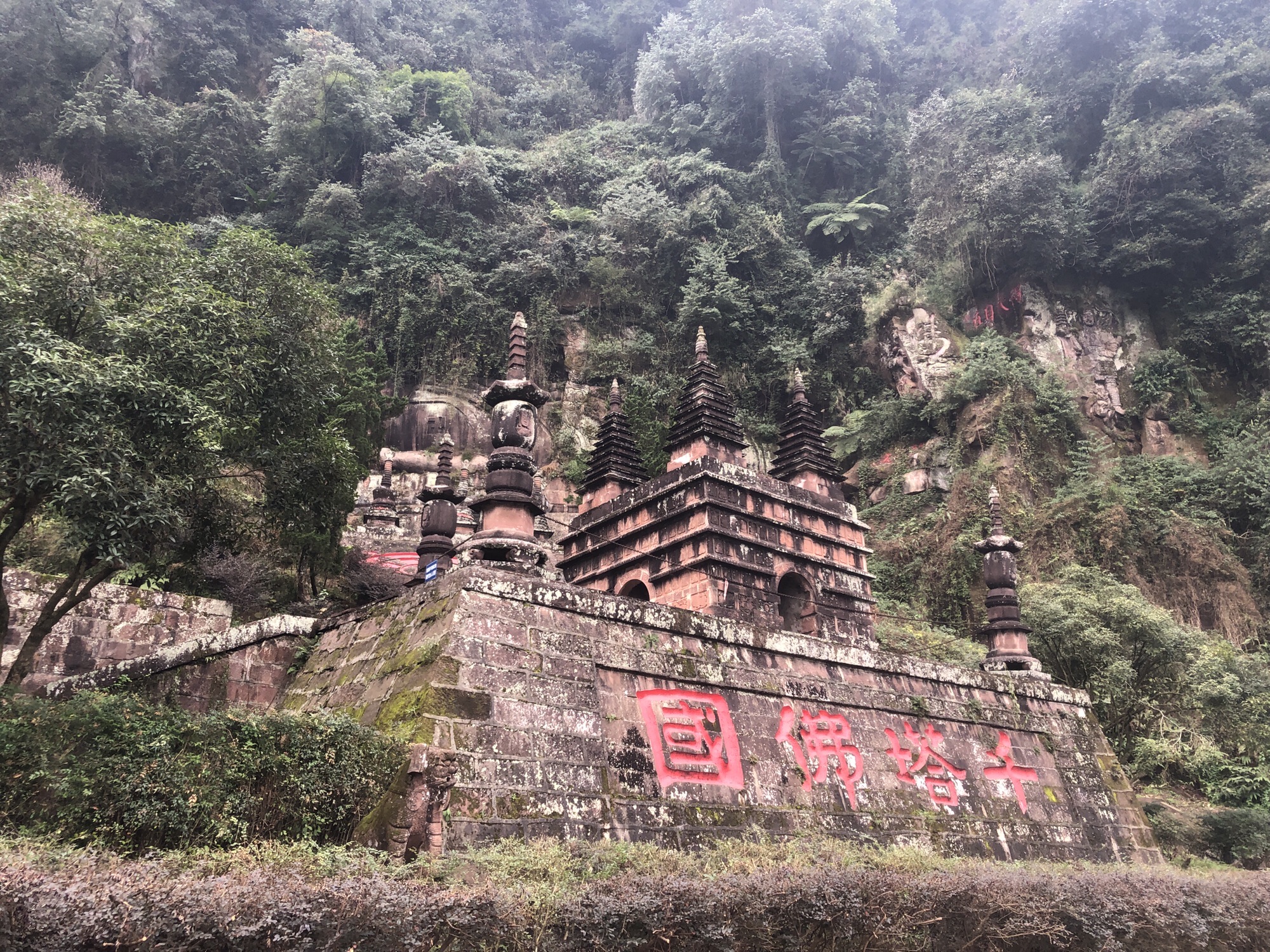 槽渔滩风景名胜区千塔佛国实景照片