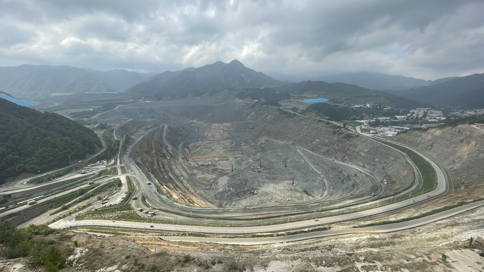 金钼集团采矿场观景台