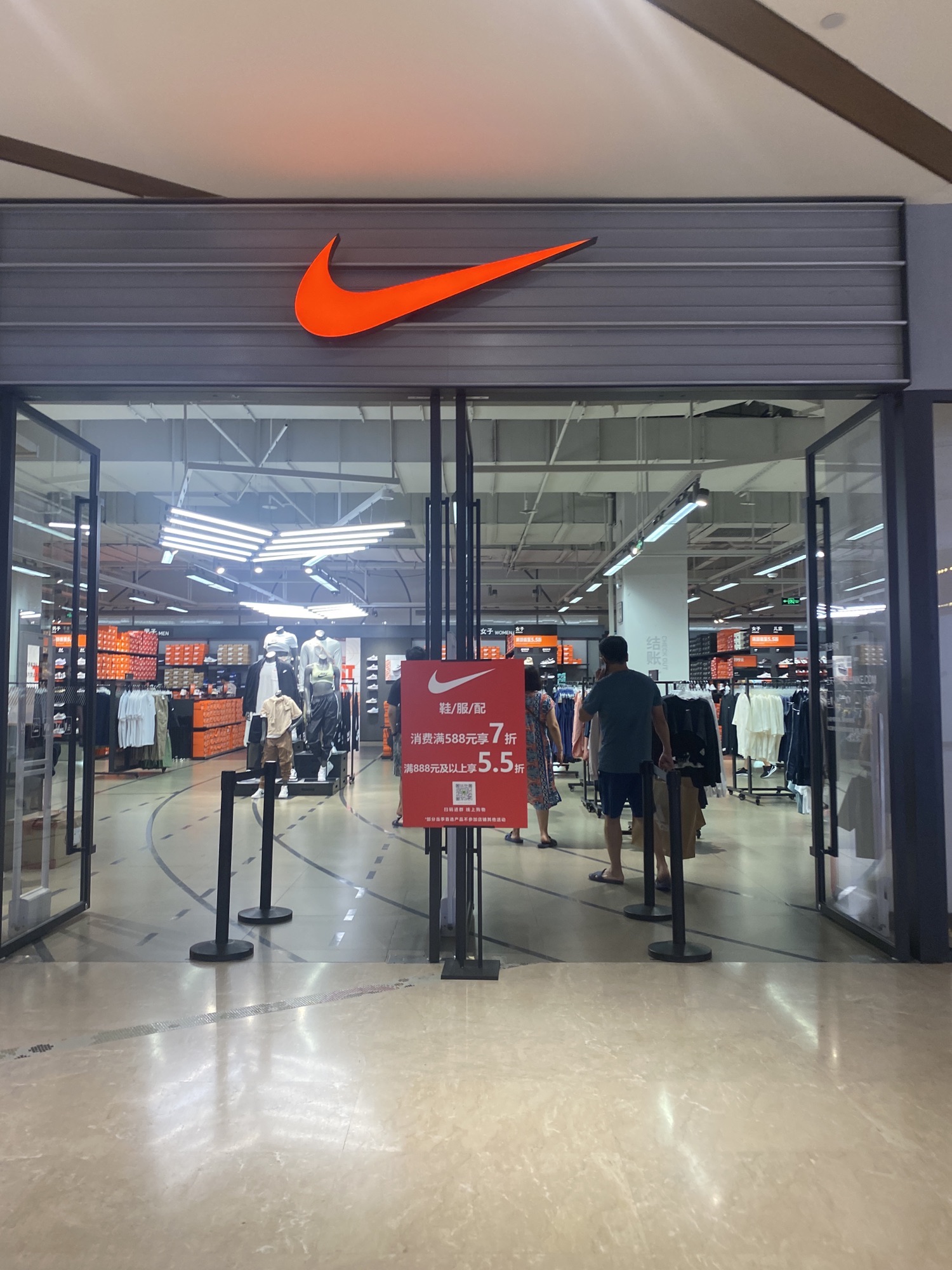 耐克红树林换季优惠店