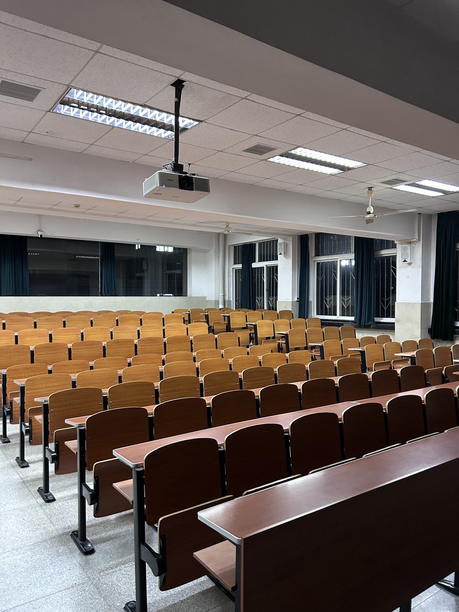 长江大学东校区主教学楼