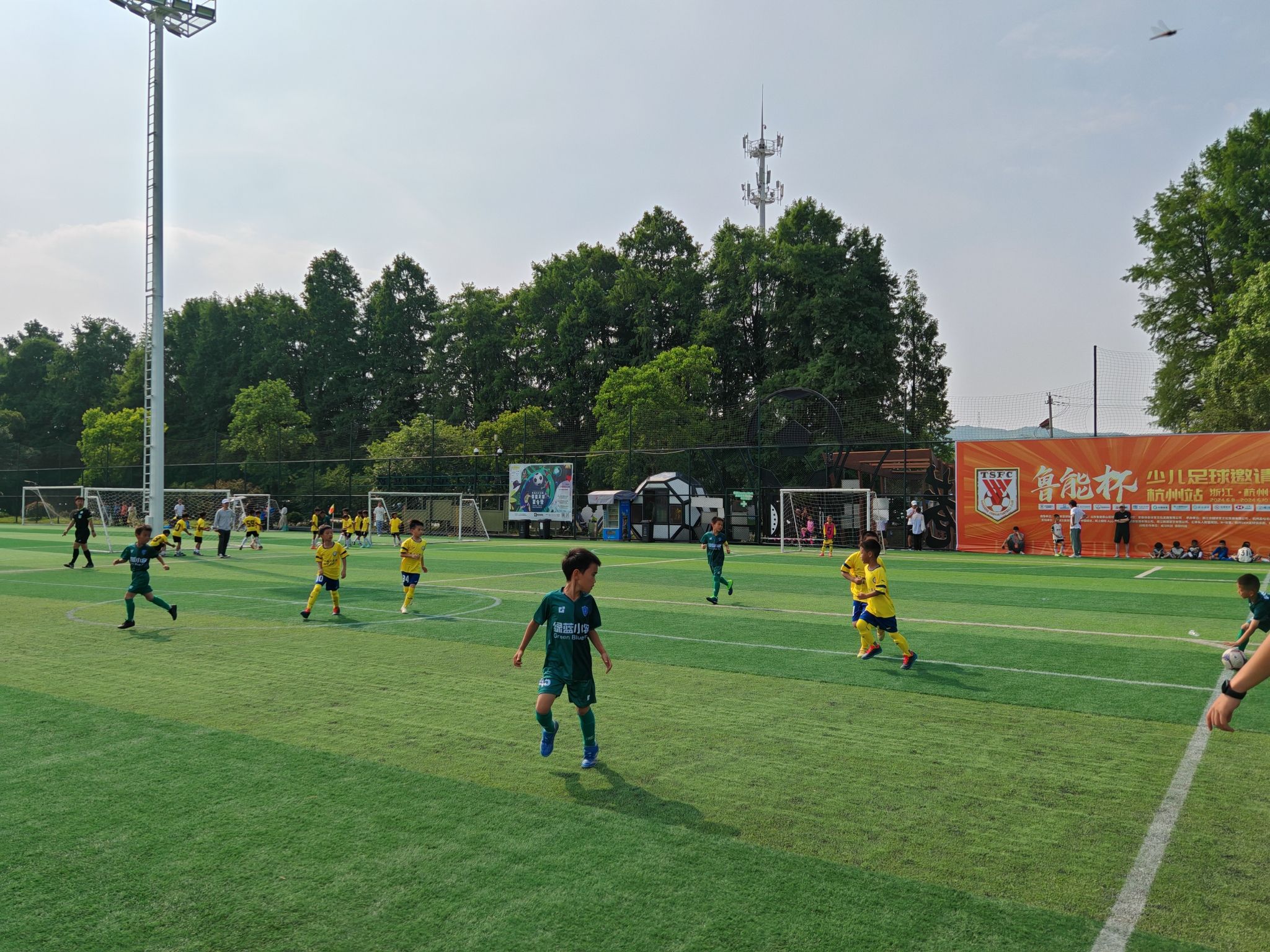 场地封面-雷霆足球基地