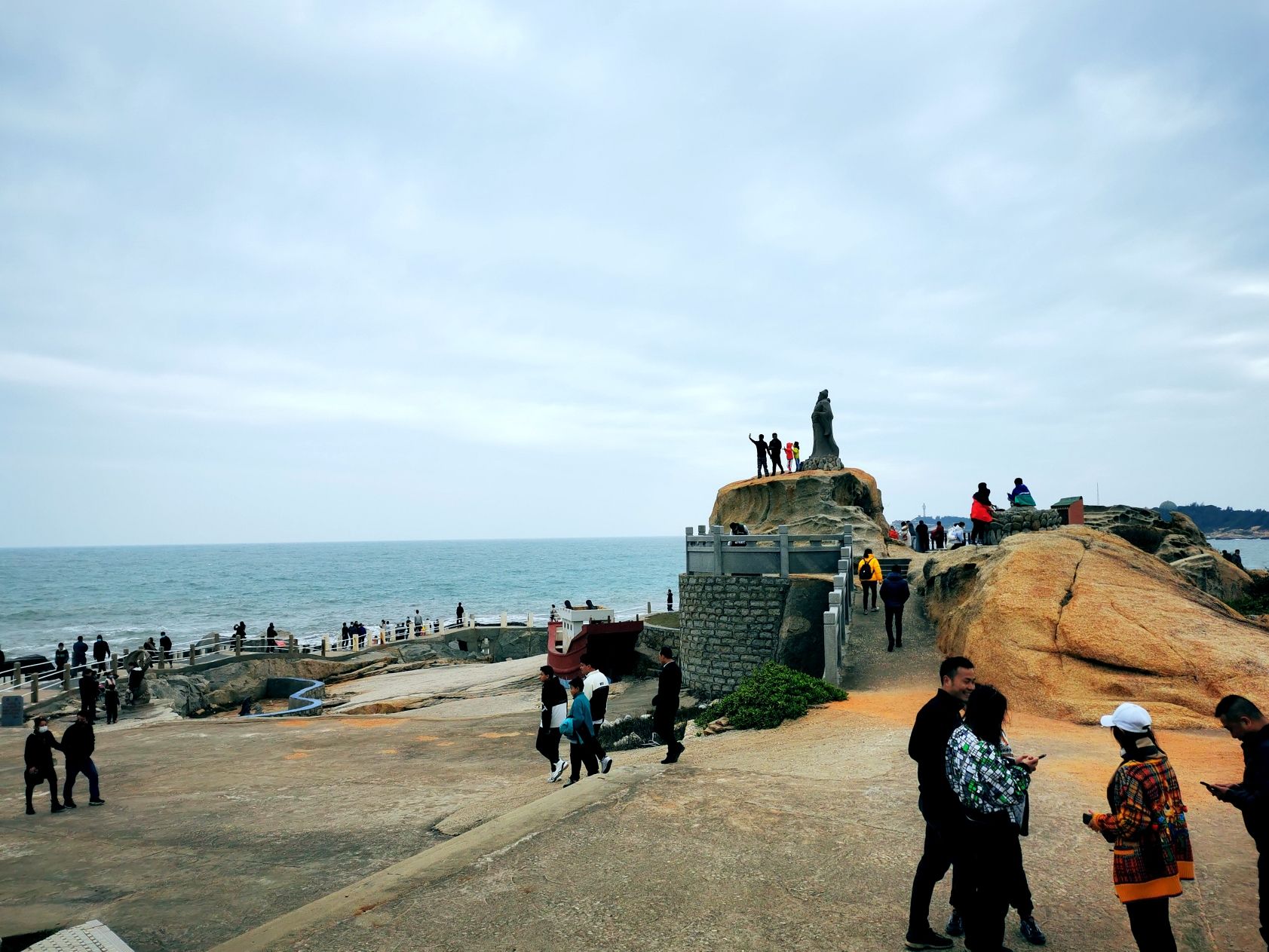 红海湾遮浪南海观世音旅游景区游客广场