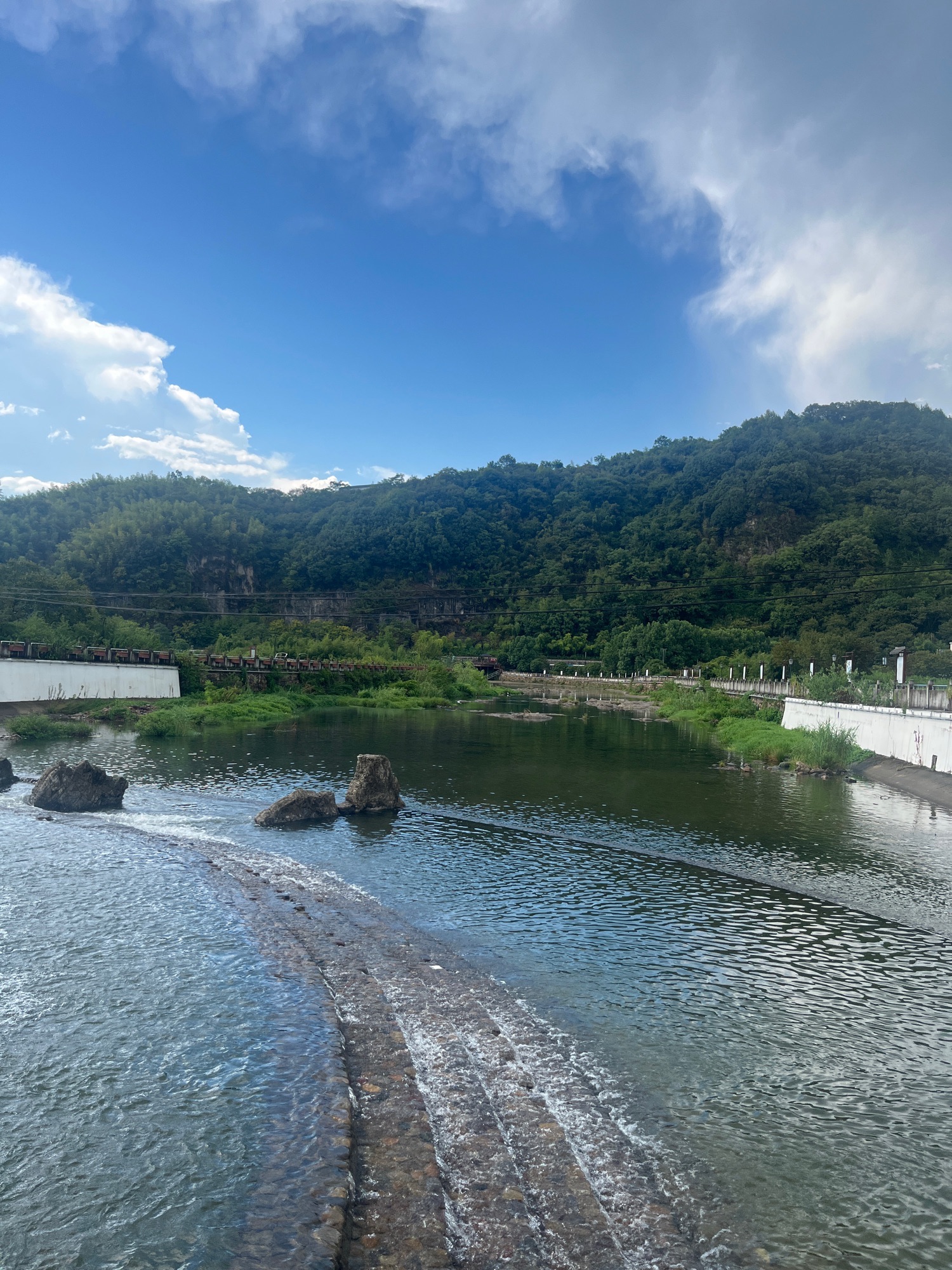 鲤鱼坝景点
