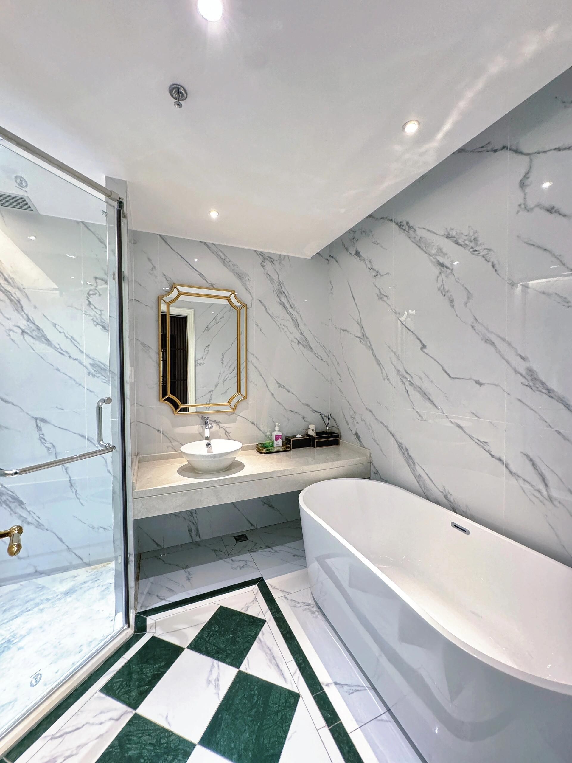 健康100度假汤泉(银湖店)