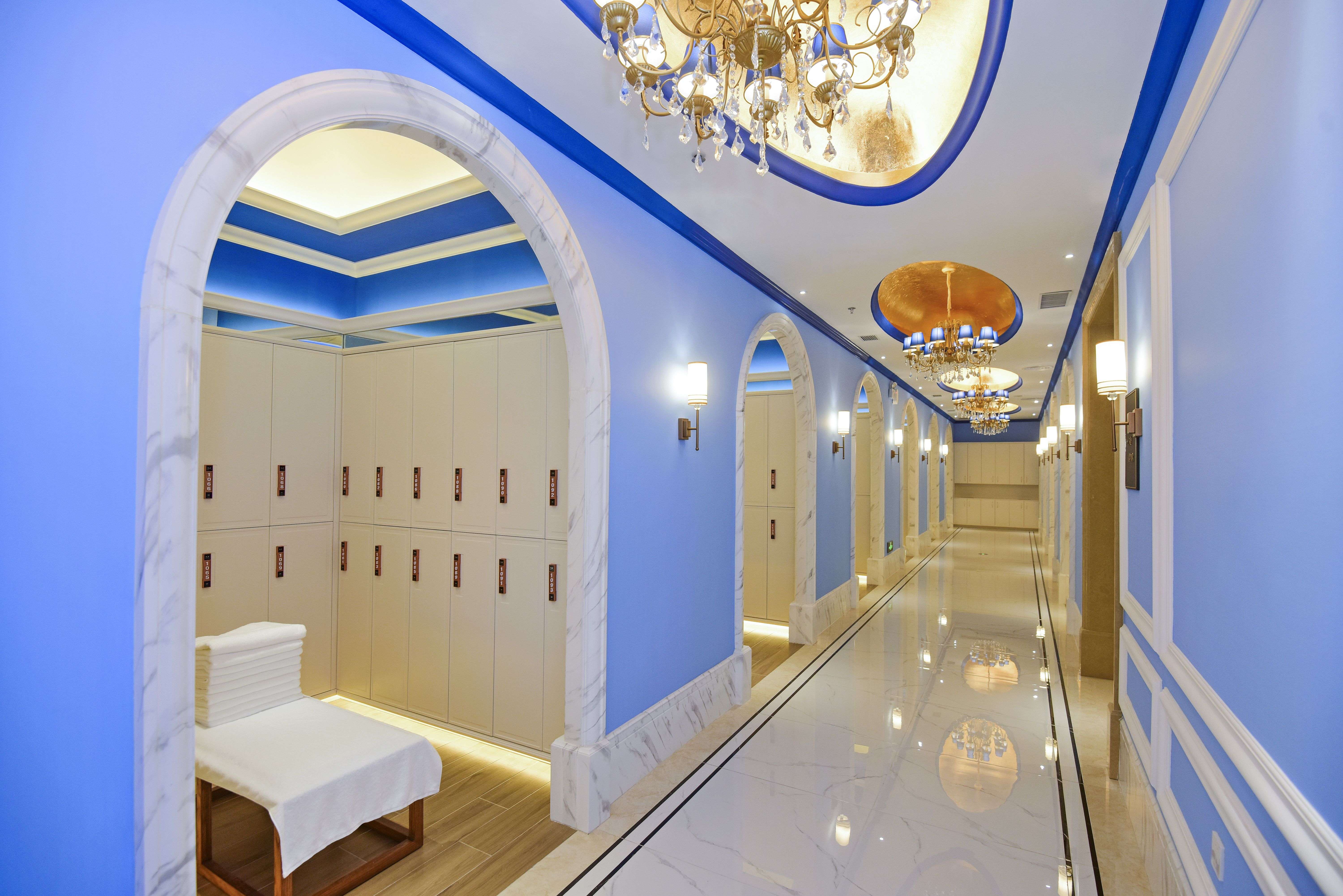 健康100度假汤泉(银湖店)