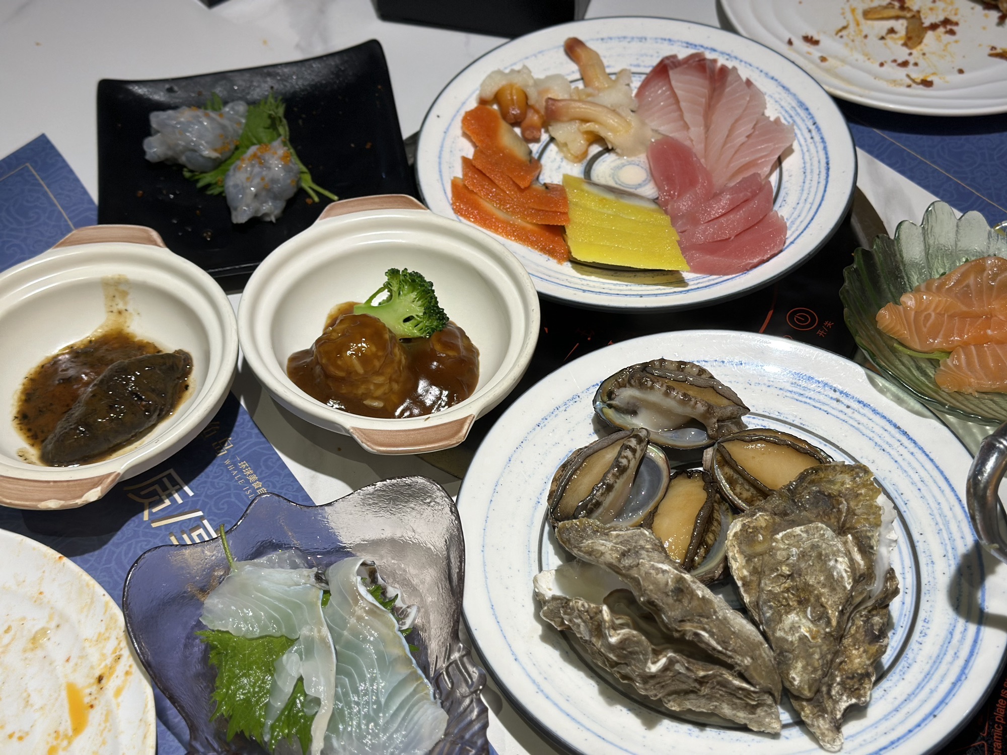 鲸鱼岛燕鲍参肚位菜推送半自助餐厅
