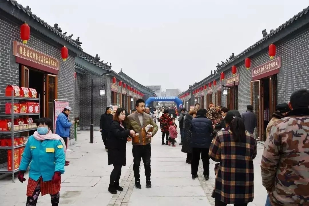 长官杂技小镇旅行图片 3