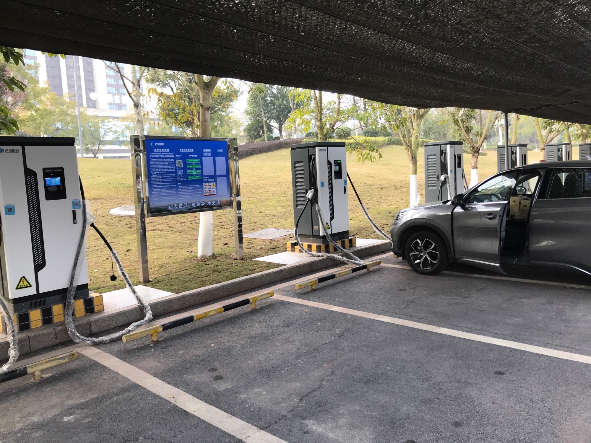 泸州市生态环境局停车场