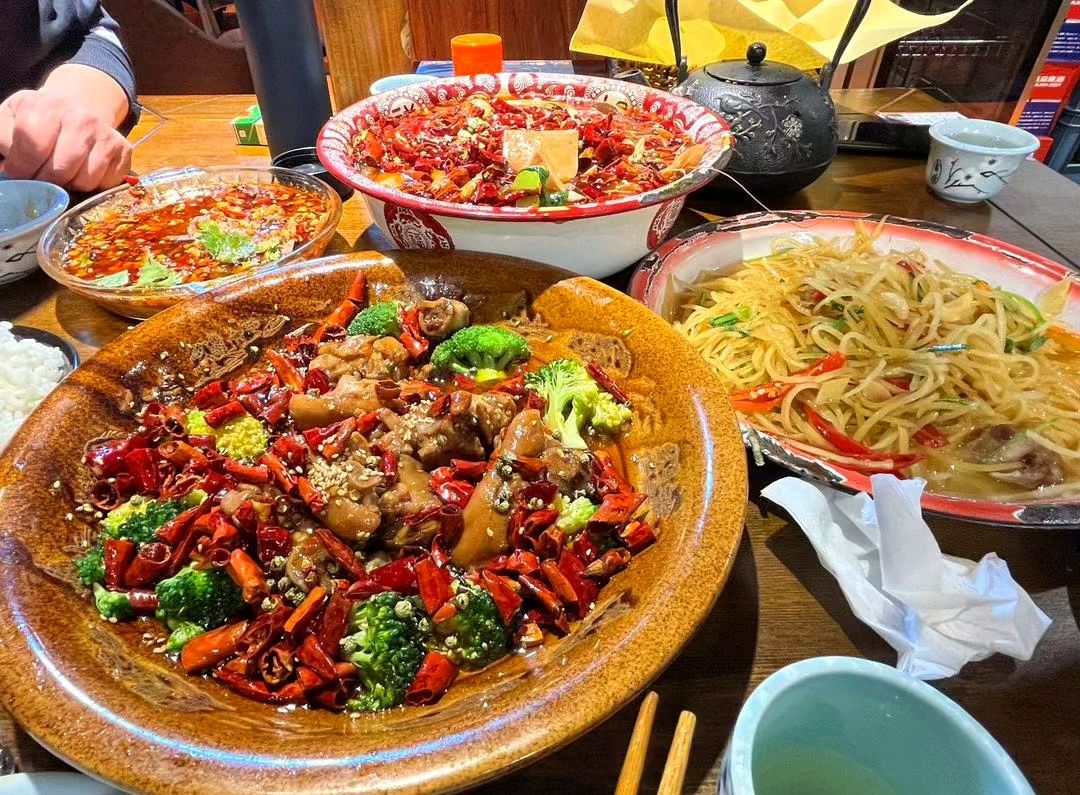 川回酒肆半步颠小酒馆(青甲13号街坊小区店)