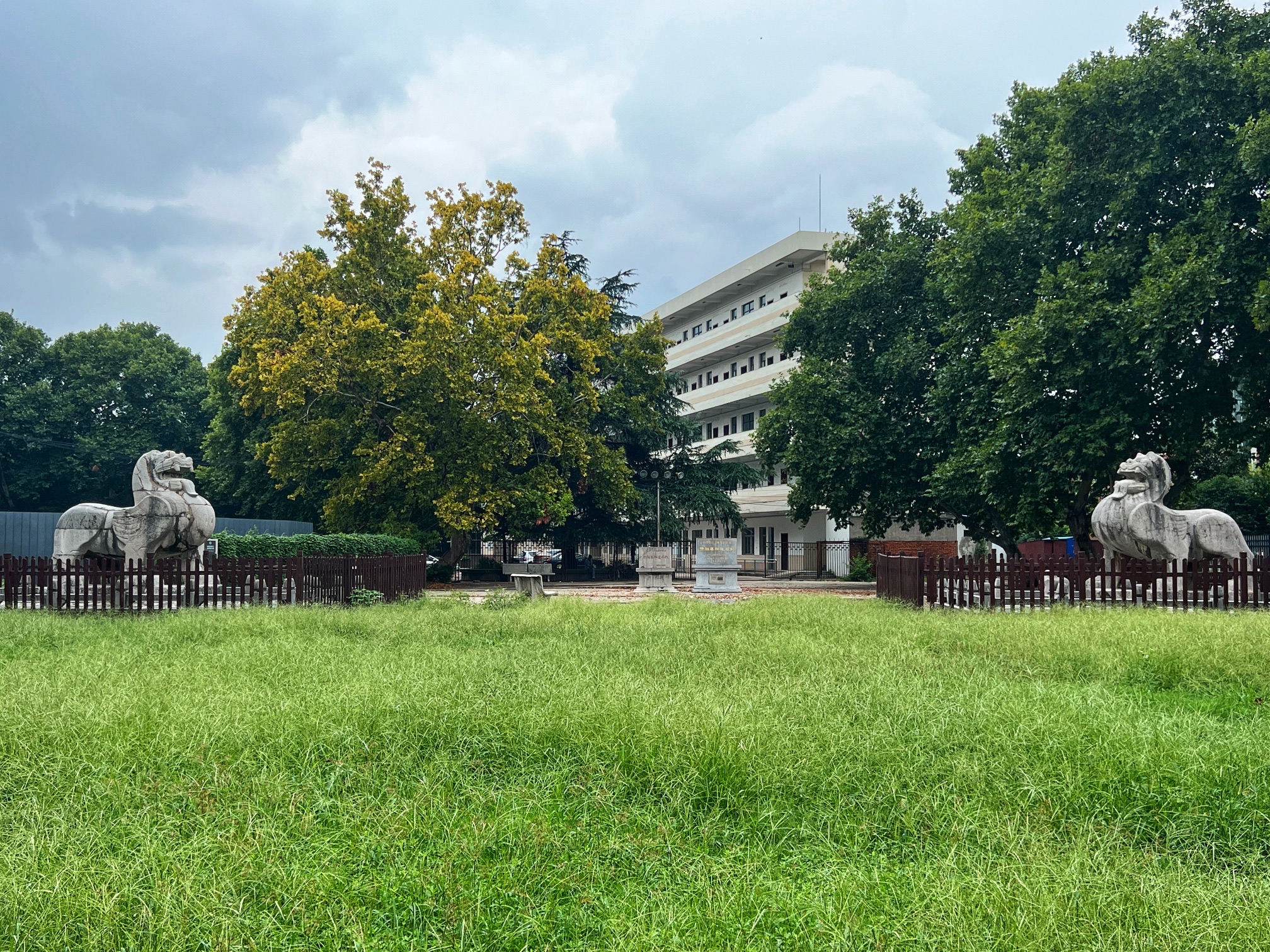 萧融墓神道石刻旅行图片 1
