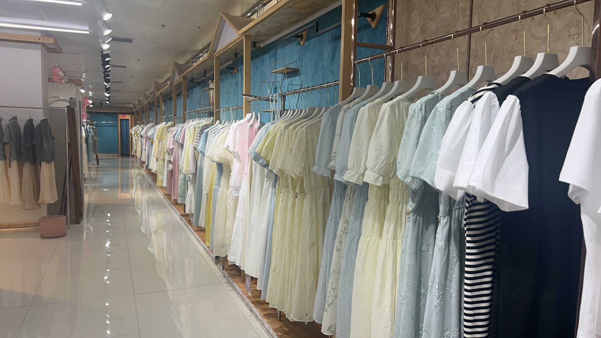 百禾卉大码女装(曙光商场店)