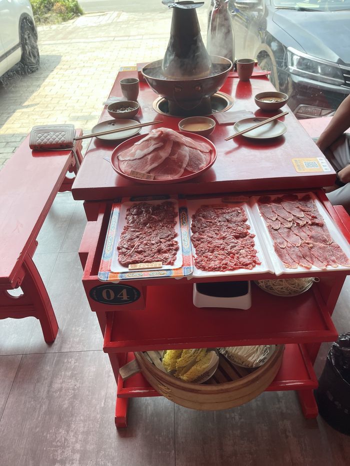 郡王府老北京炭火铜锅四平路店