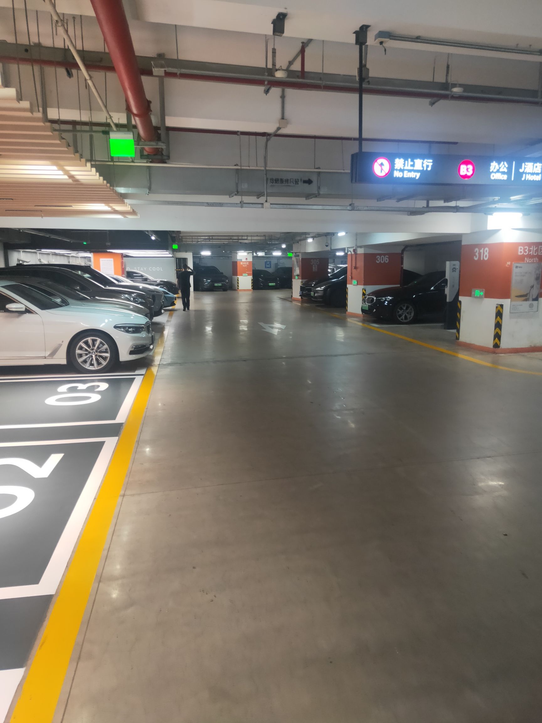 上海中心大厦地下停车场