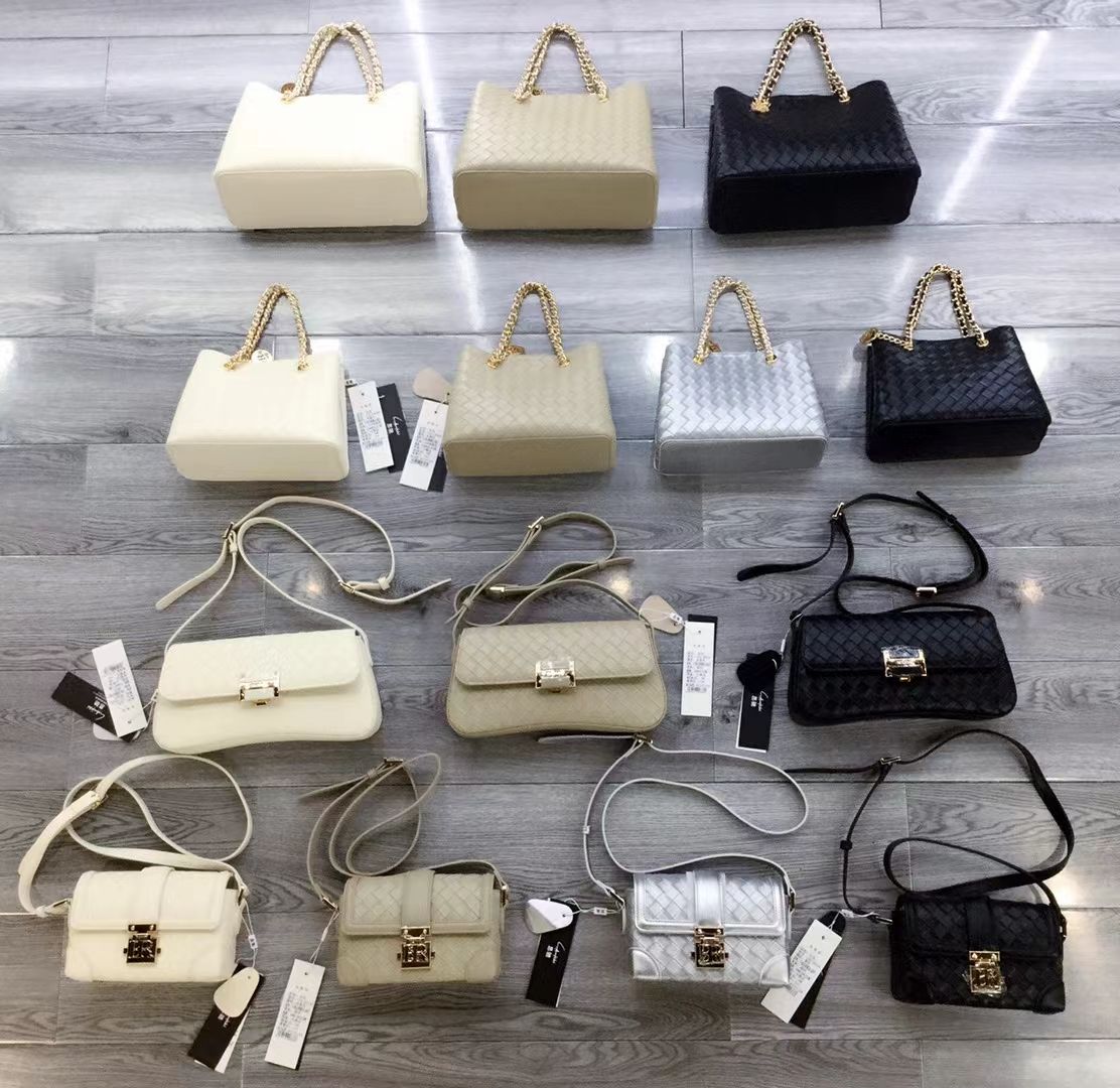 南京玉桥市场章英梅箱包经营部(玉桥商业广场店)