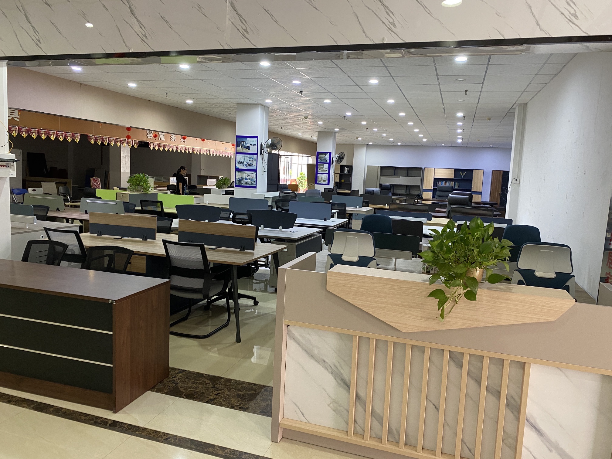 广西毕莱雅办公家具(万泰隆店)