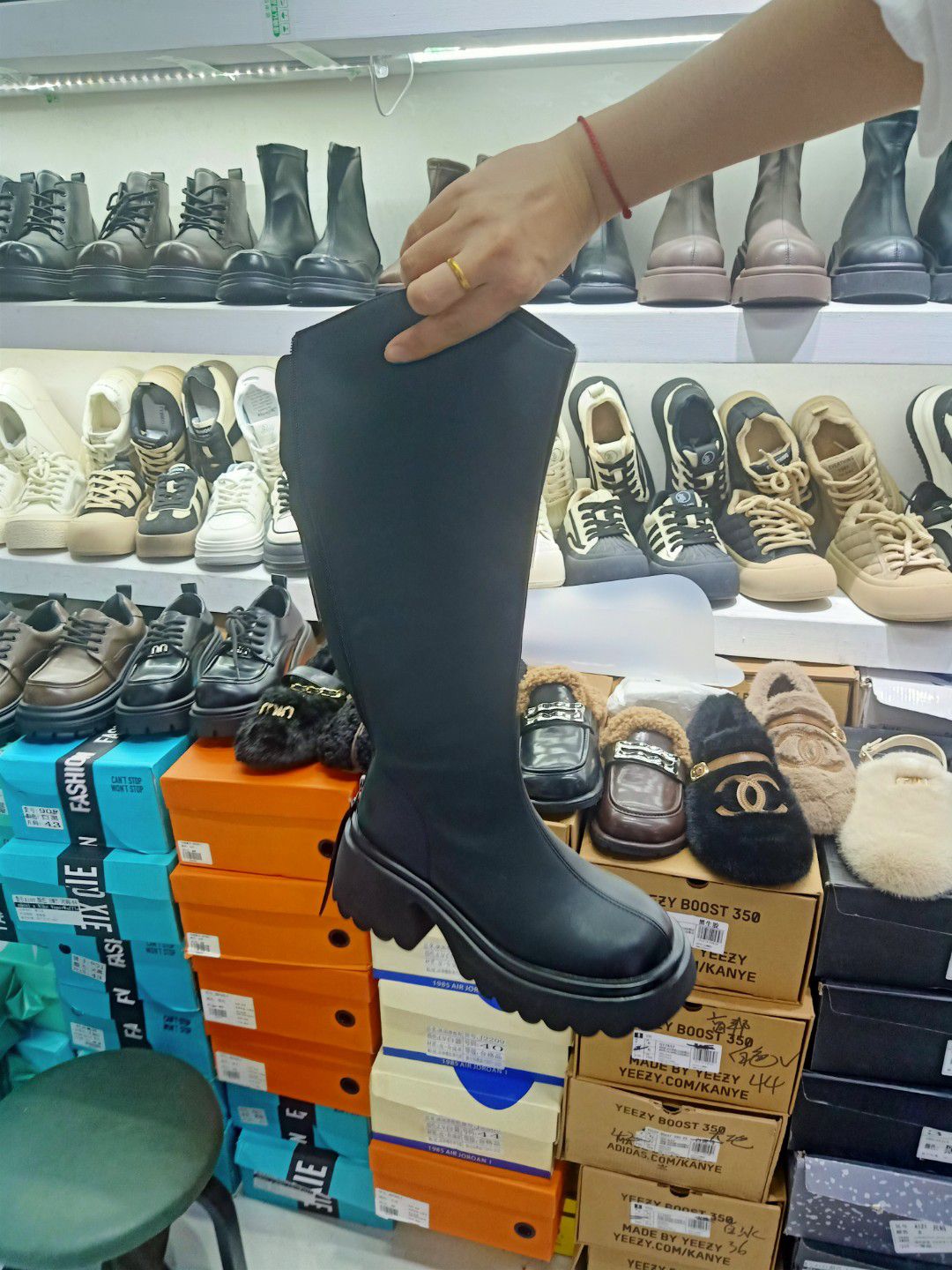 浙江村潮衣库服饰批发城(民生胡同店)