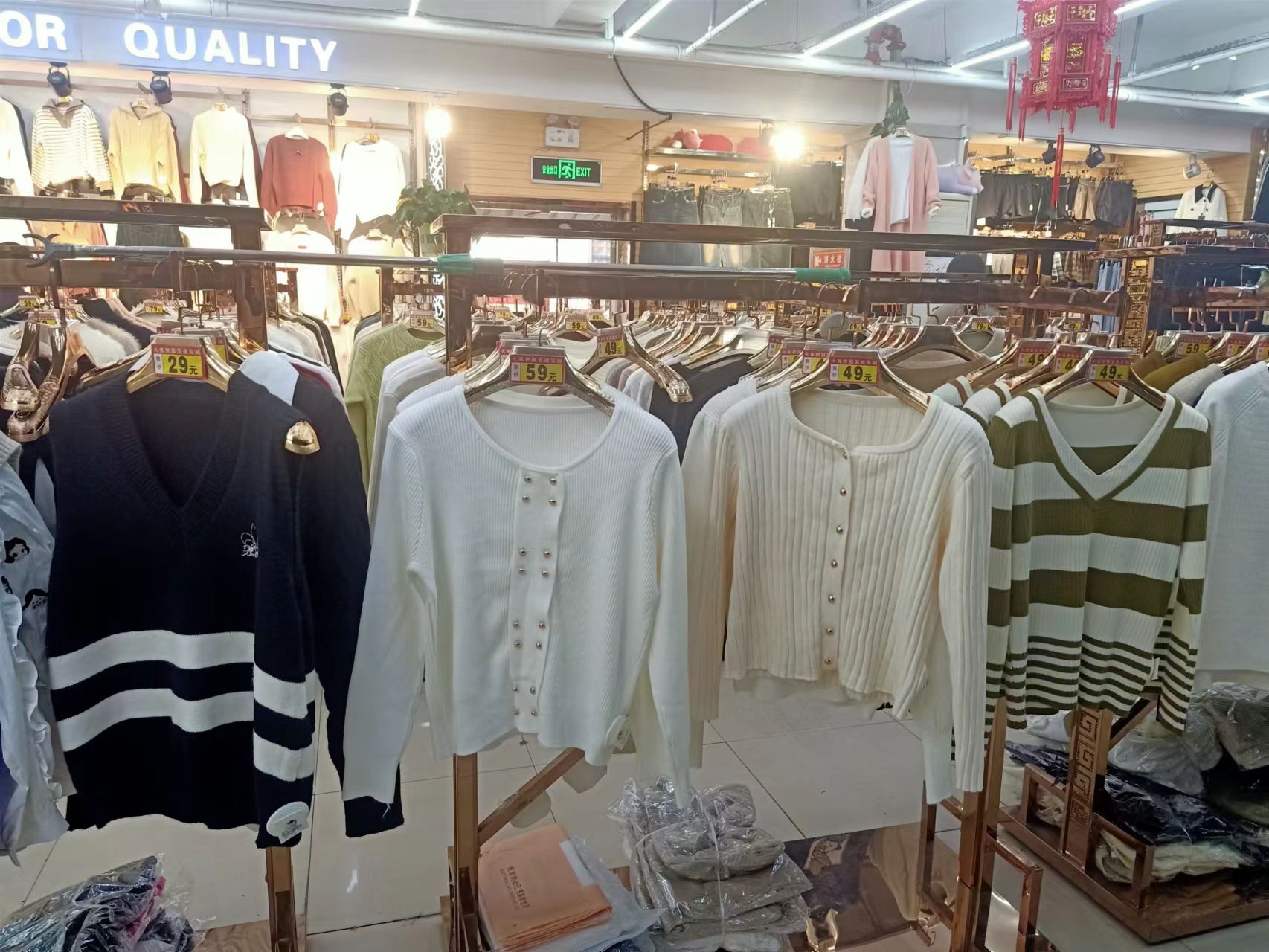 浙江村潮衣库服饰批发城(民生胡同店)