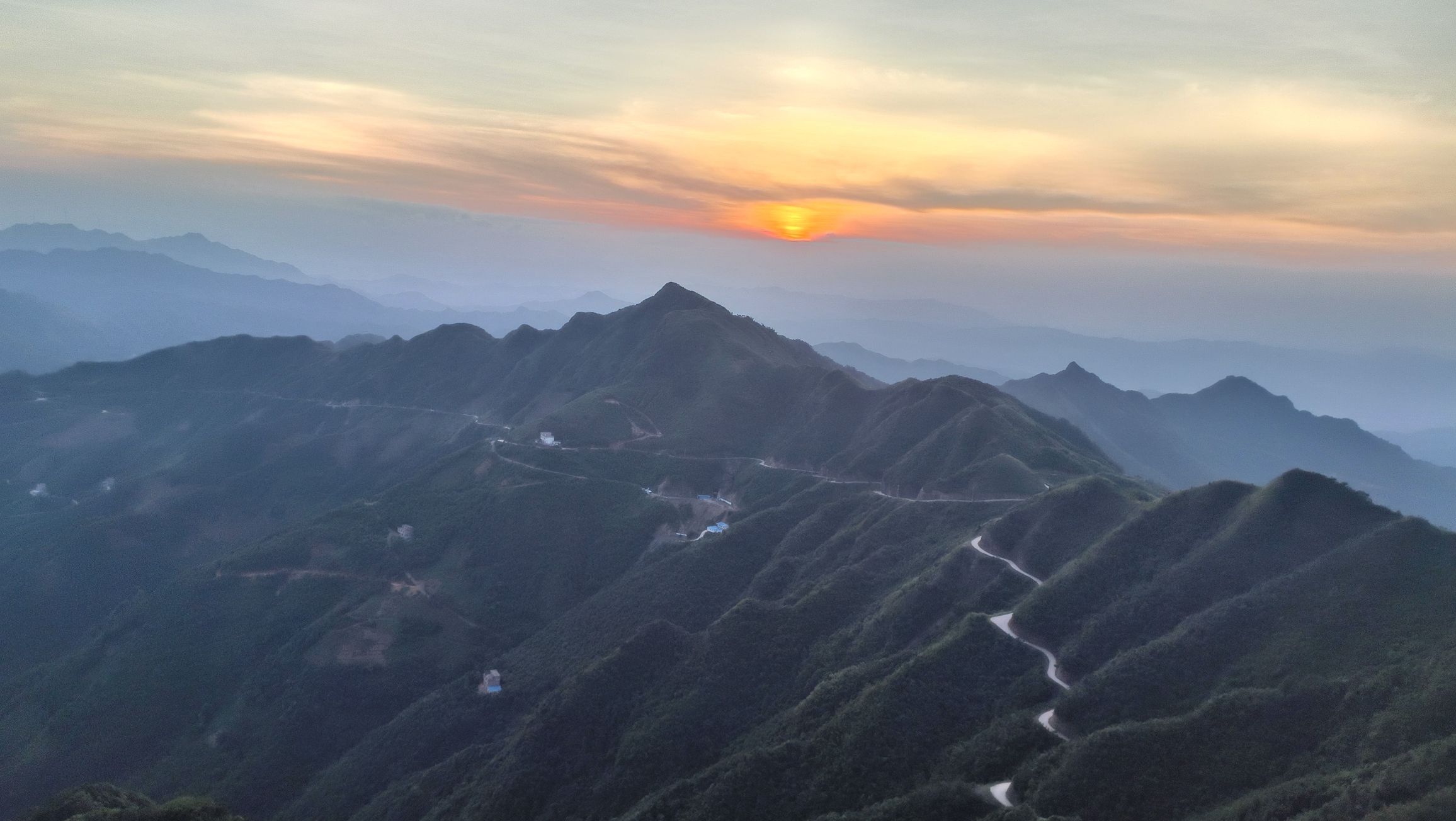 明梅山顶