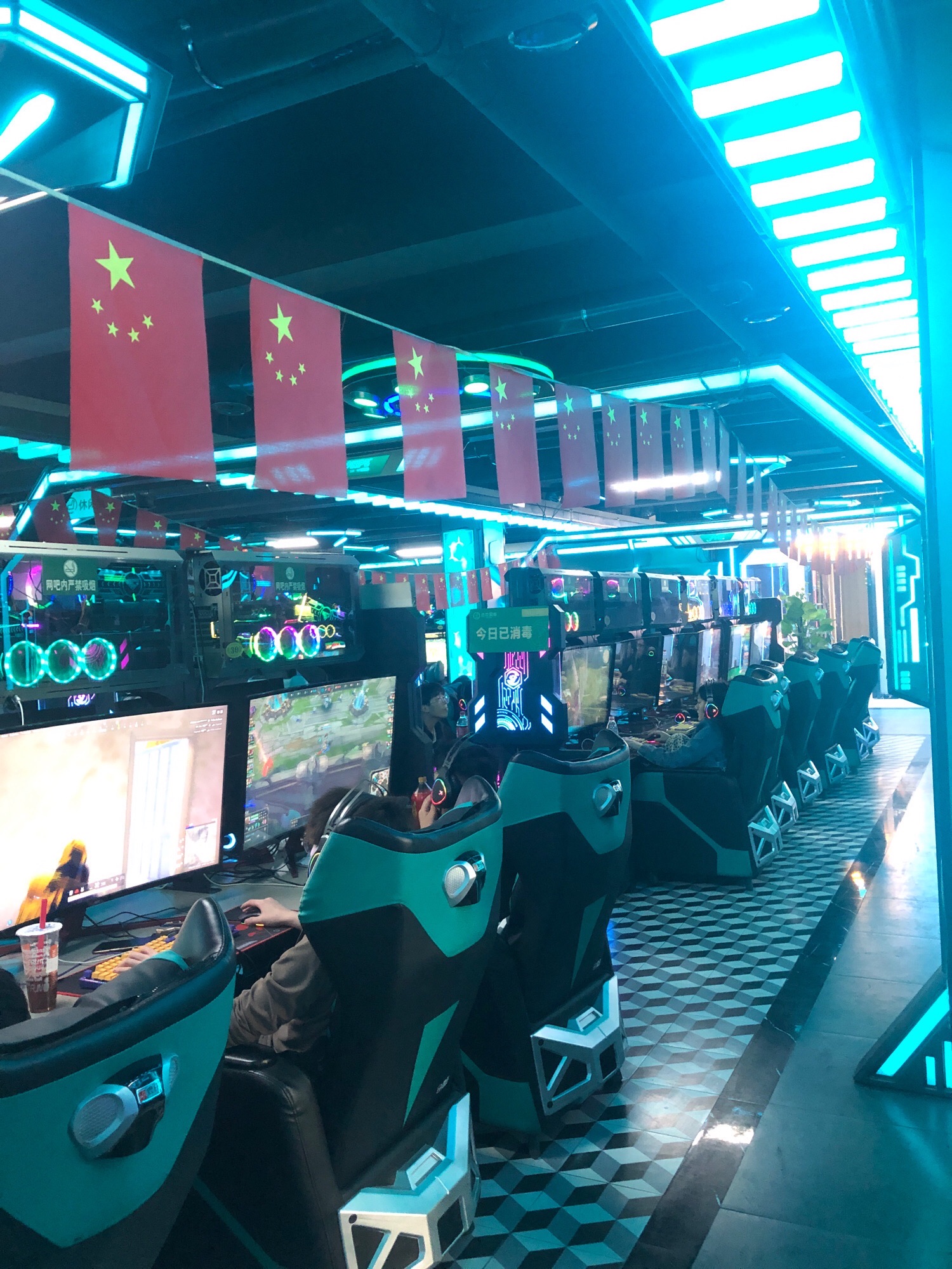 杰拉网咖(湖北咸宁通城鄂南商城店)
