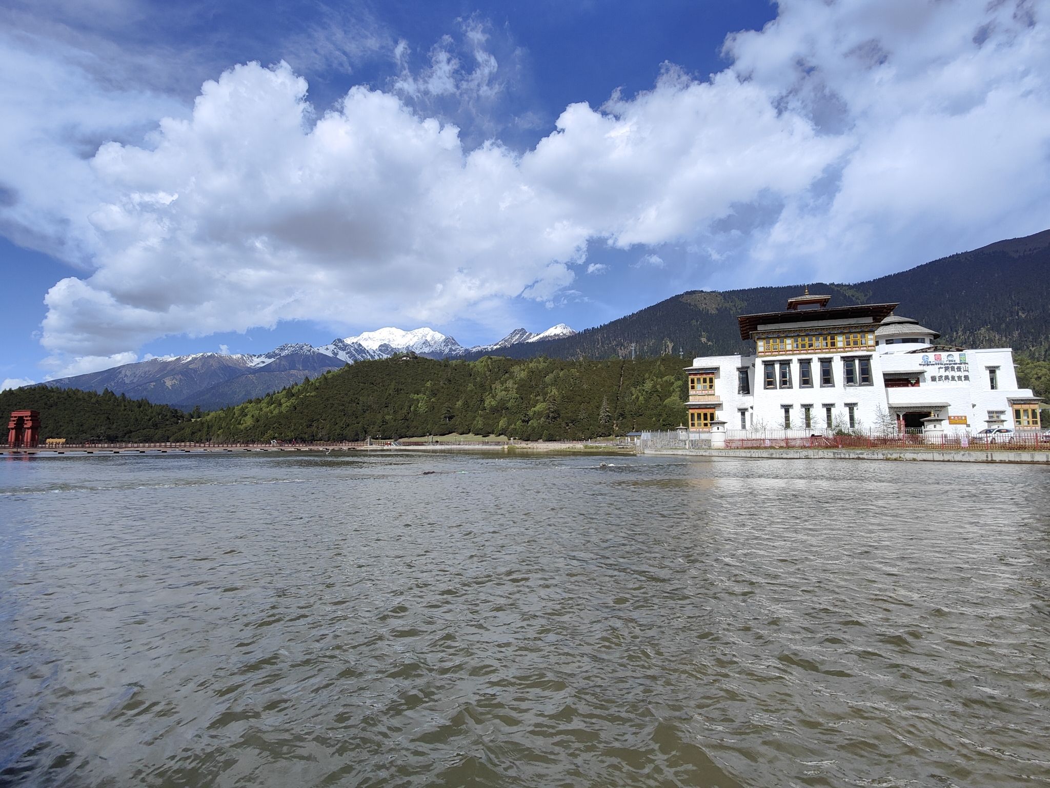 鲁朗国际旅游小镇