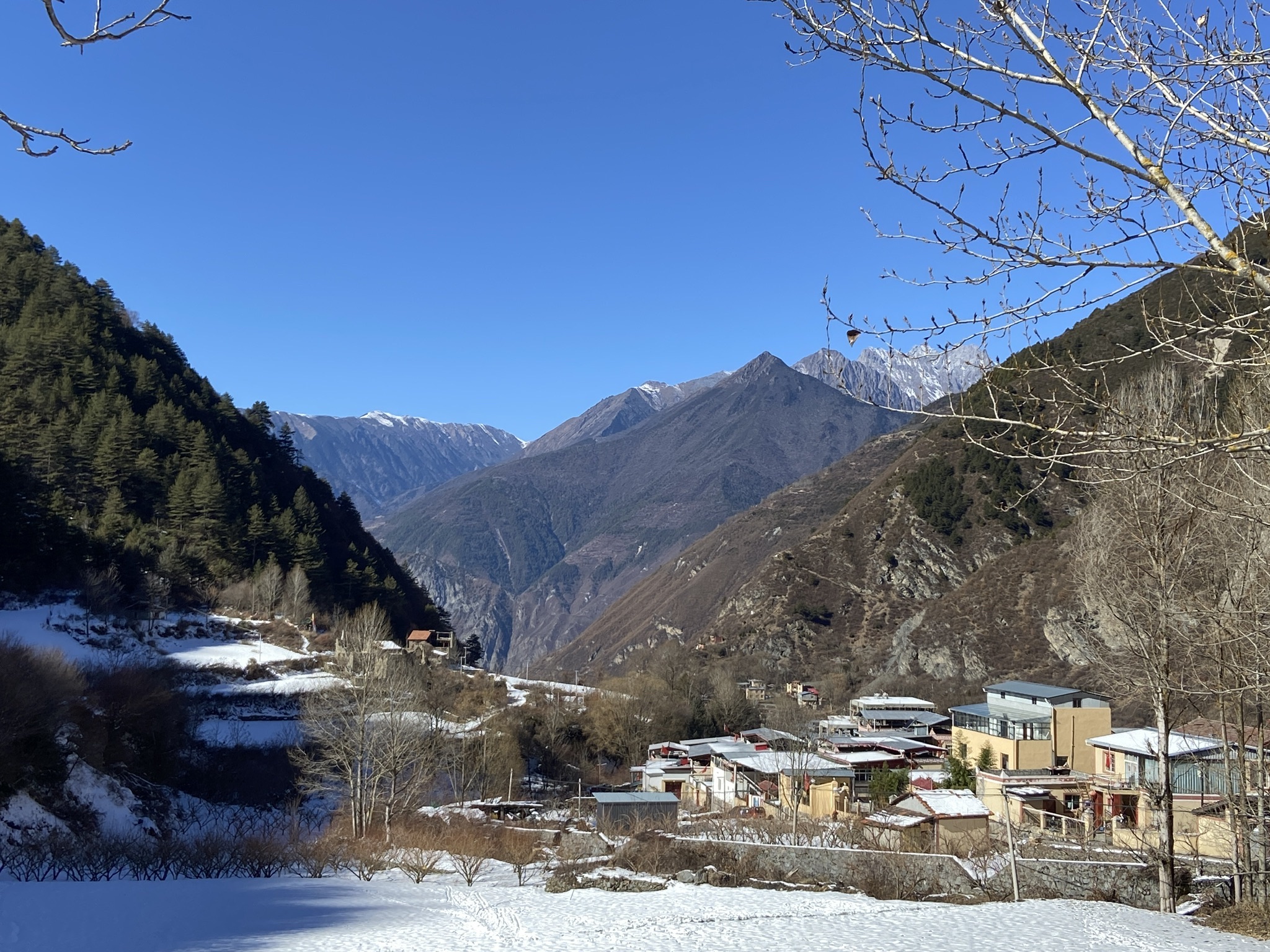 胆扎木沟红山旅游风景区旅行图片 1