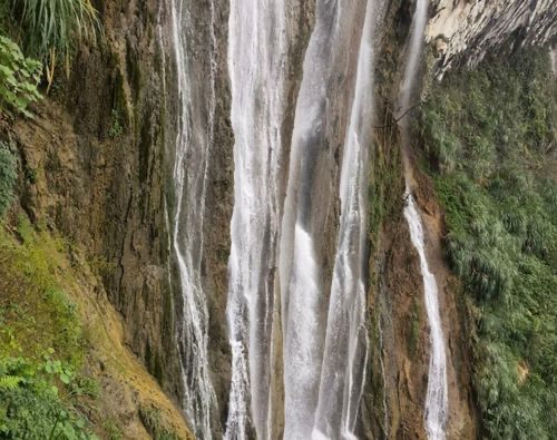滴水涯瀑布风景区