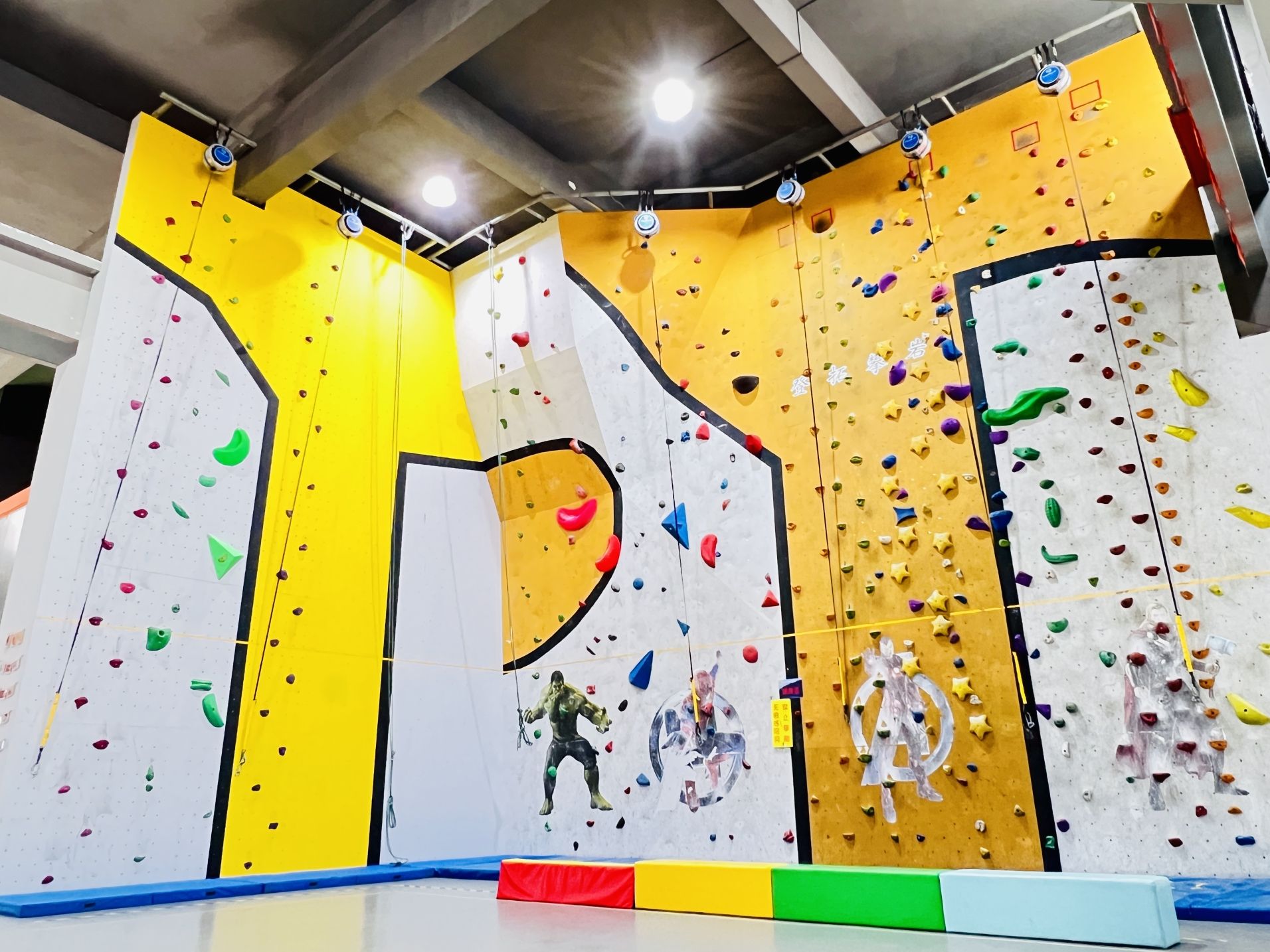 场地封面-登拓攀岩(春申馆)