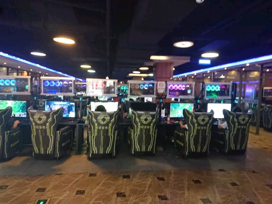维尼亚网咖(黄山西路店)