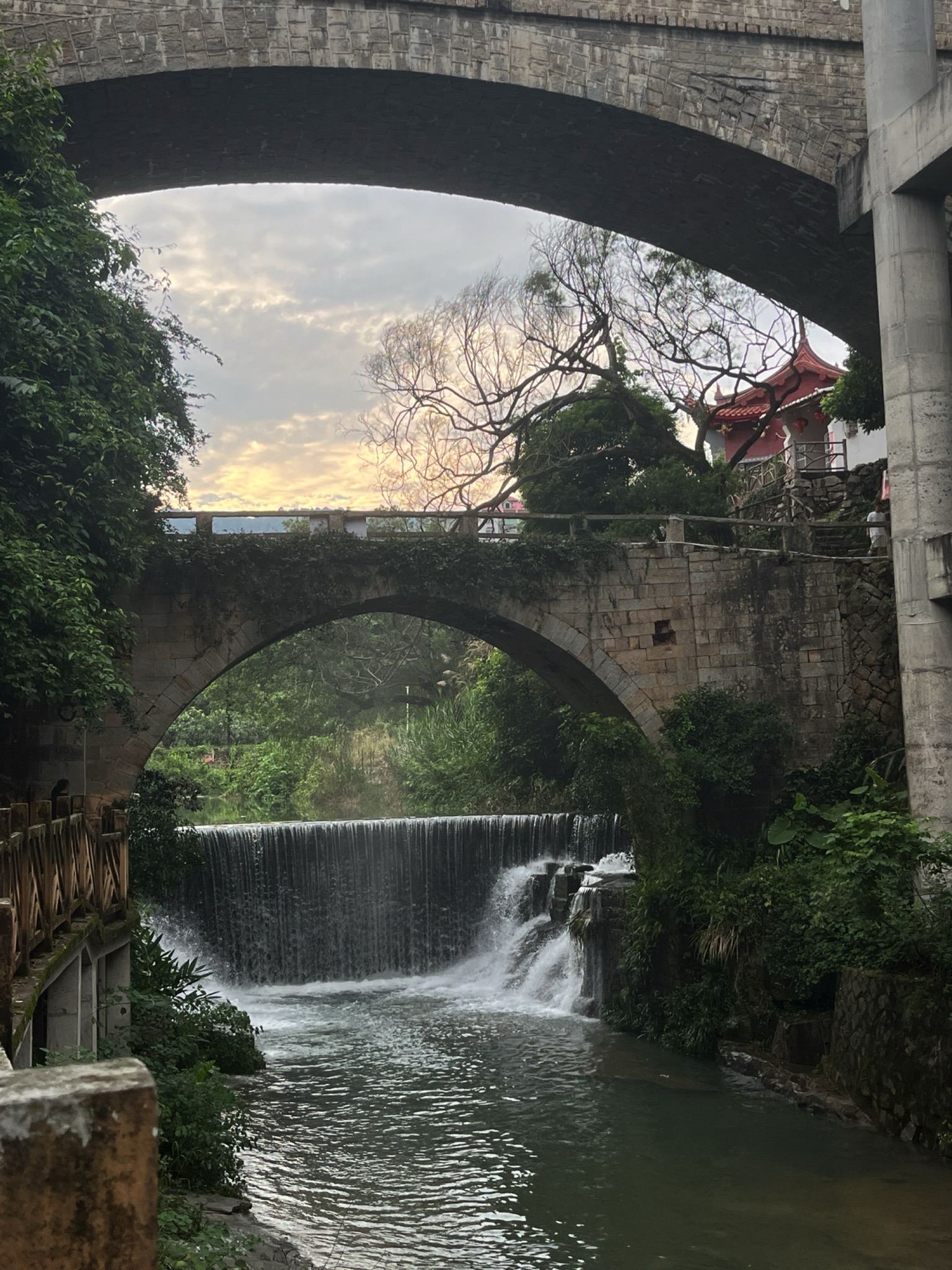 西隐飞瀑旅行图片 1