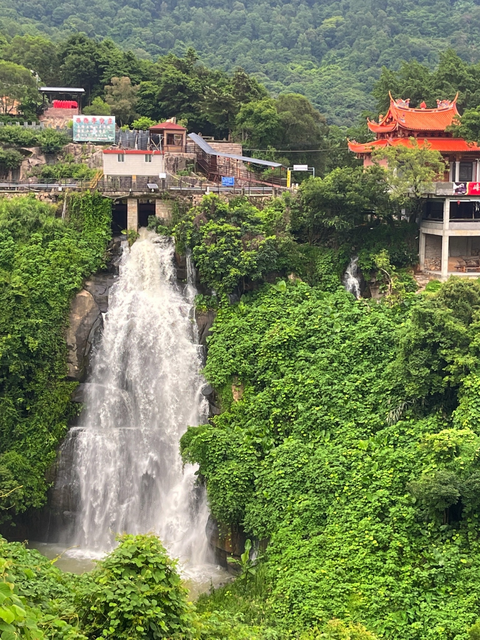 西隐飞瀑旅行图片 3
