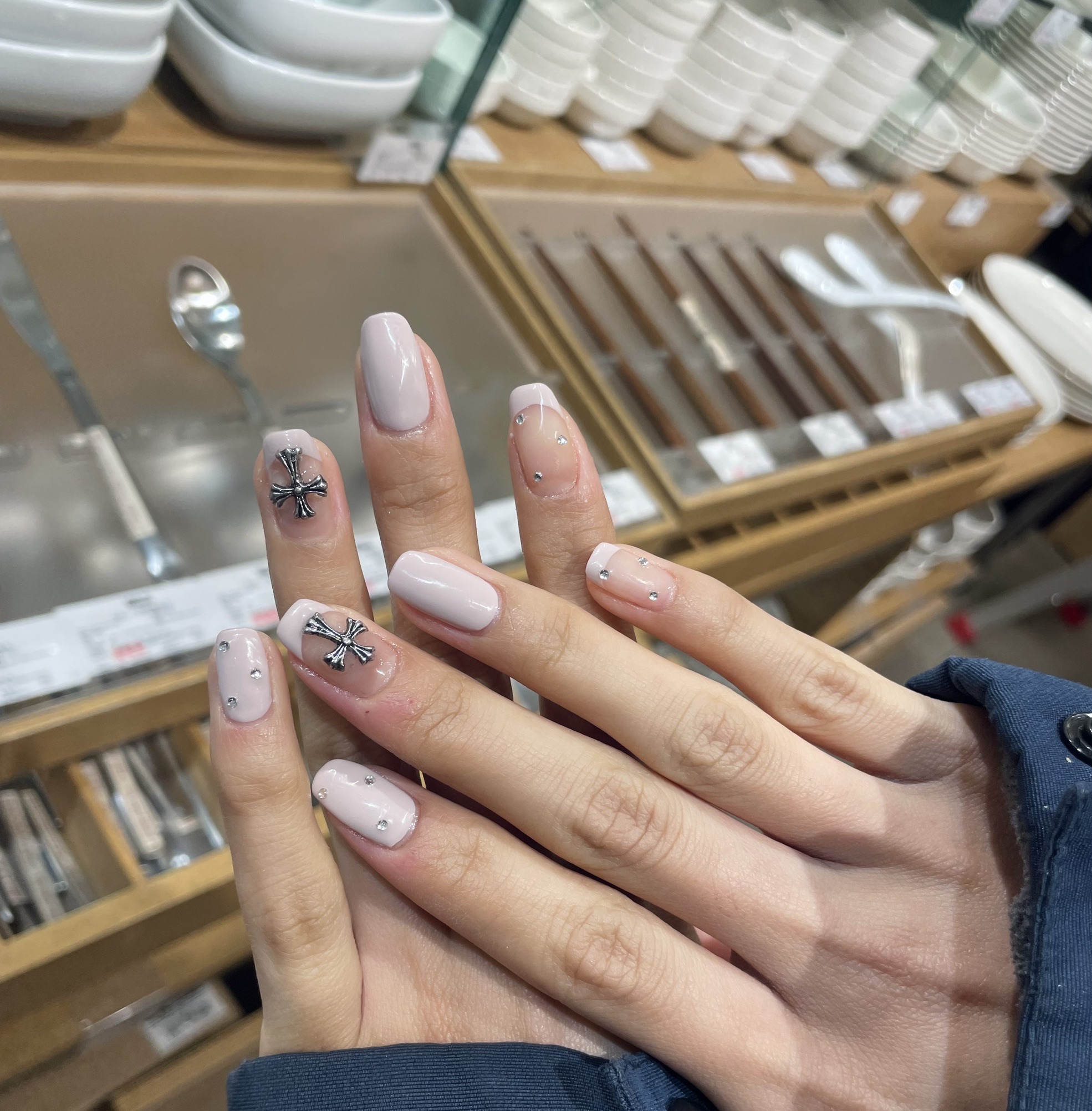 瞧·享轻奢美甲美睫(江汉路店)