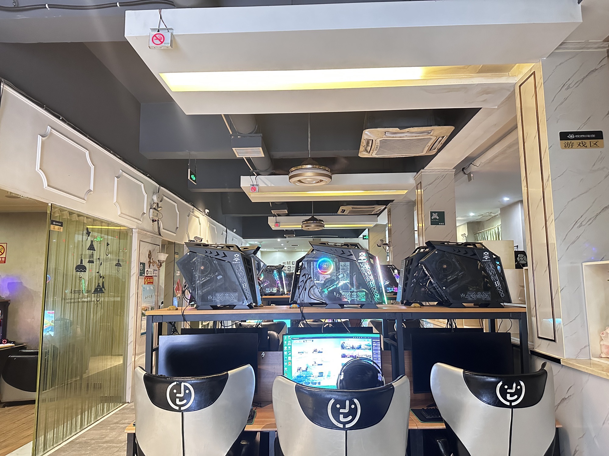 杰拉电竞·网咖(衢州天宁巷店)