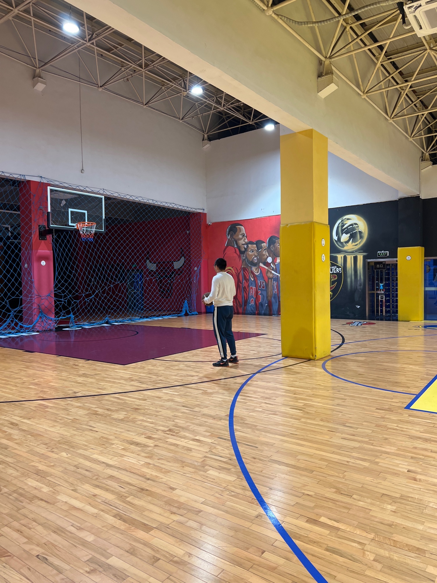 场地封面-骏搏体育篮羽中心(玄武体育中心店)