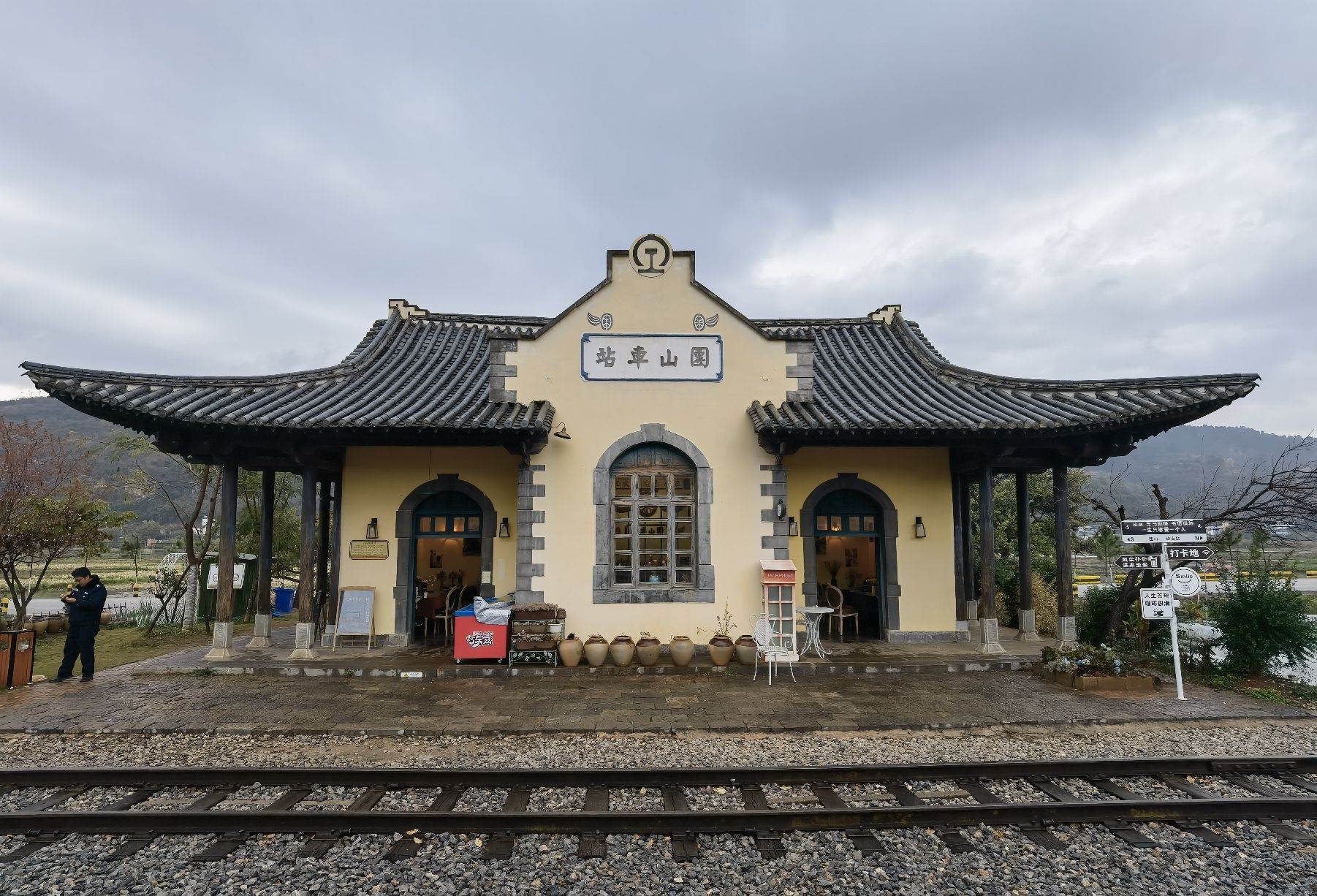 临安古城米轨小火车主题公园地面停车场(出入口)