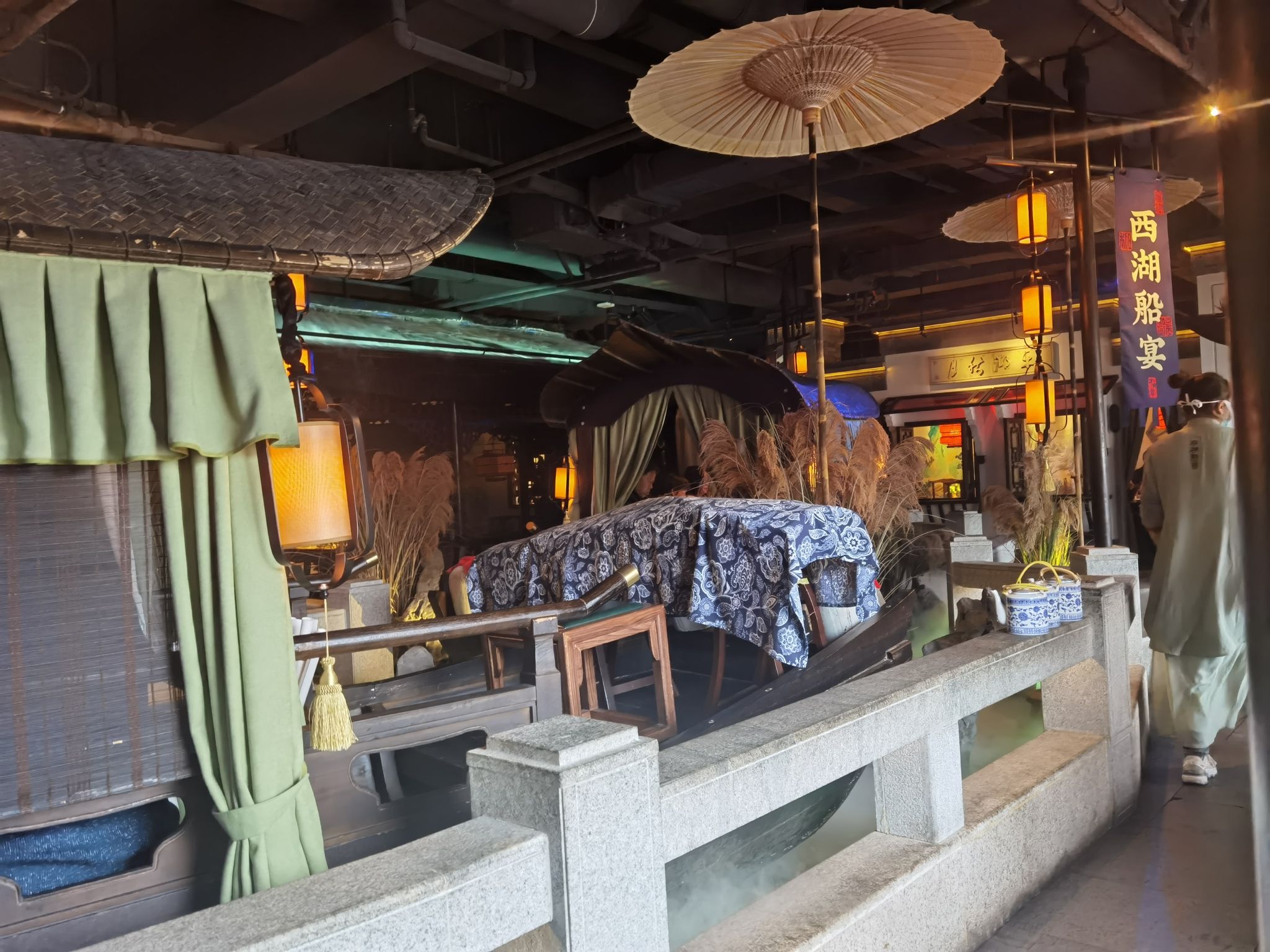 西湖船宴餐馆(万邦时代广场店)