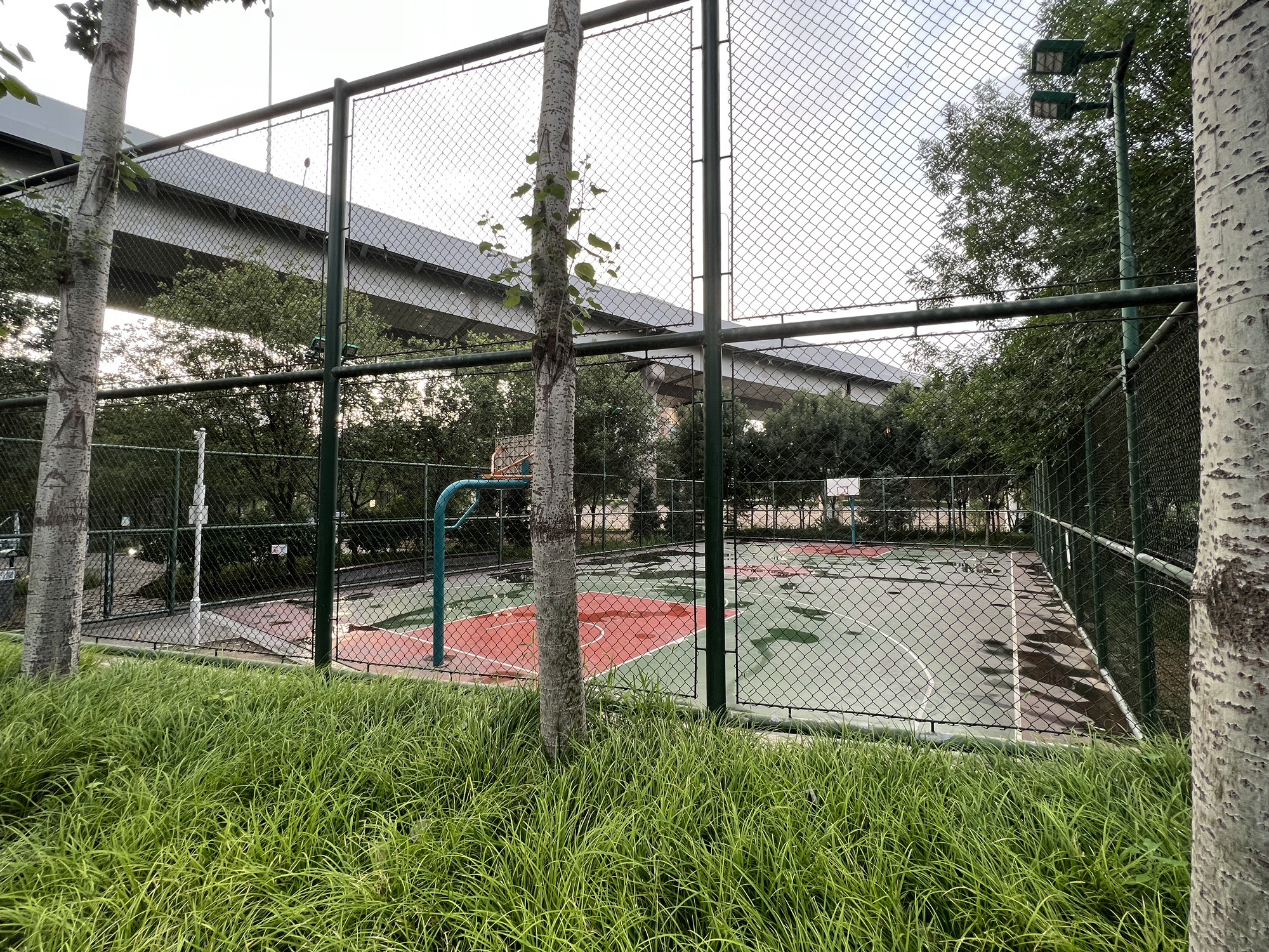 场地封面-滨河篮球场