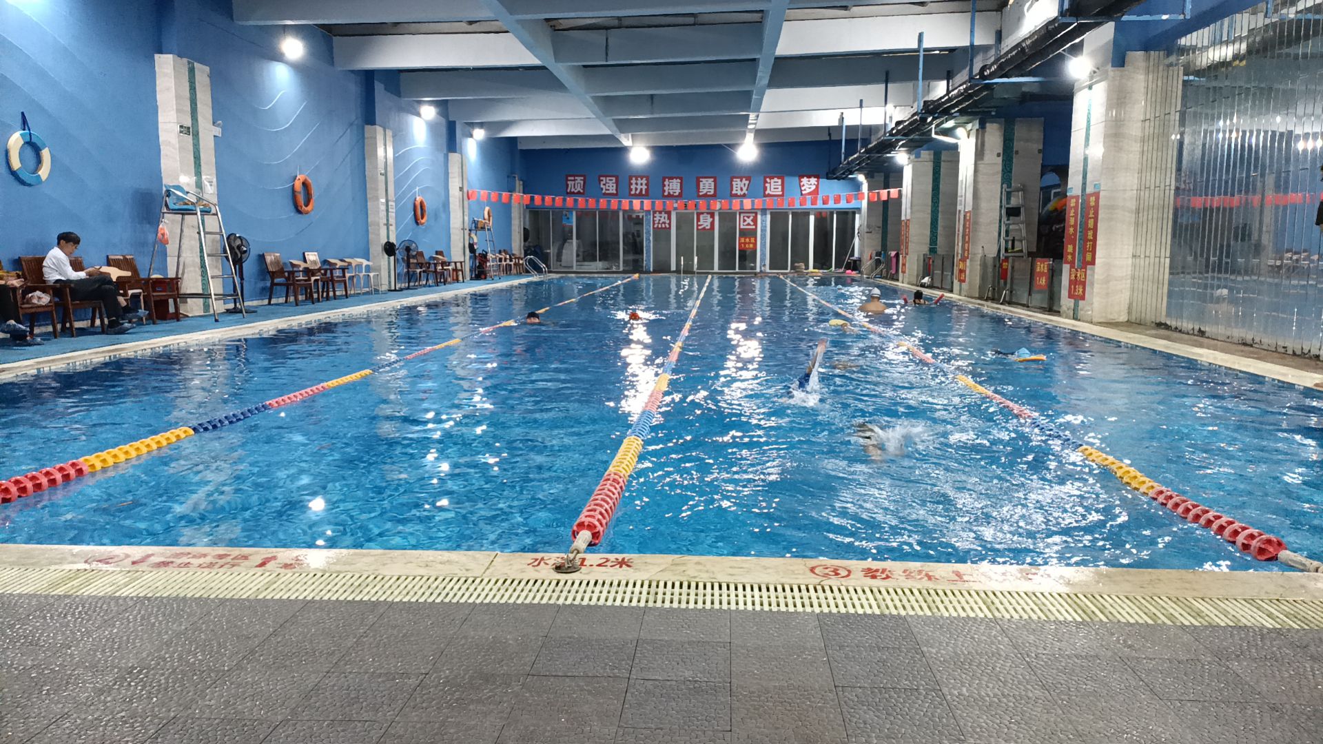 场地封面-金色都汇会所室内恒温游泳馆·游泳培训