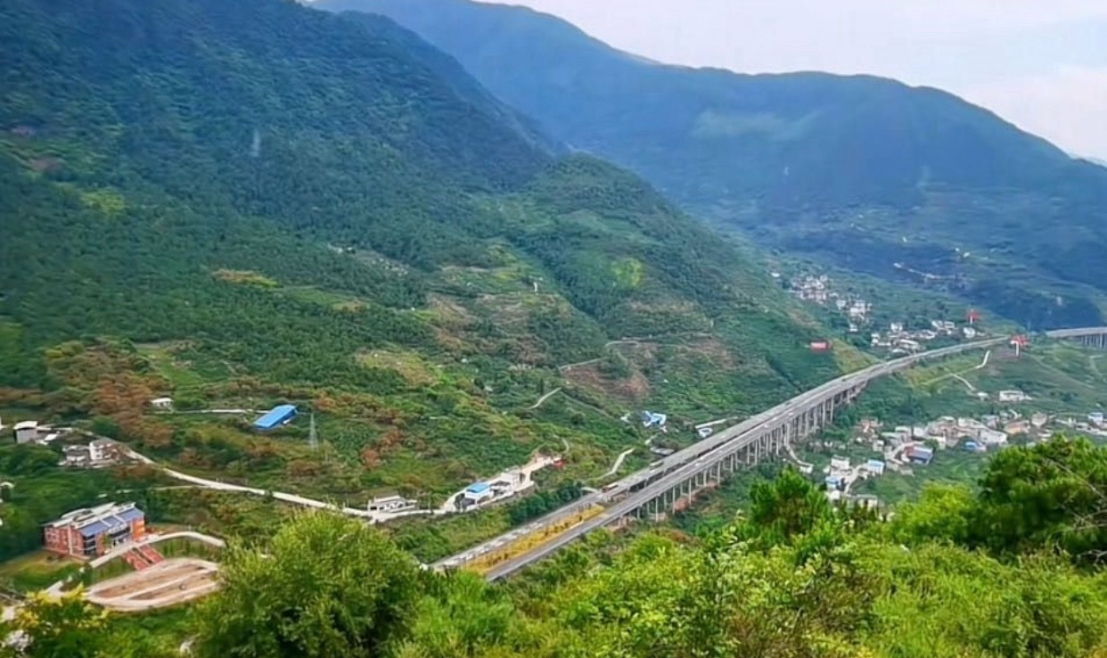 栗林秘境旅行图片
