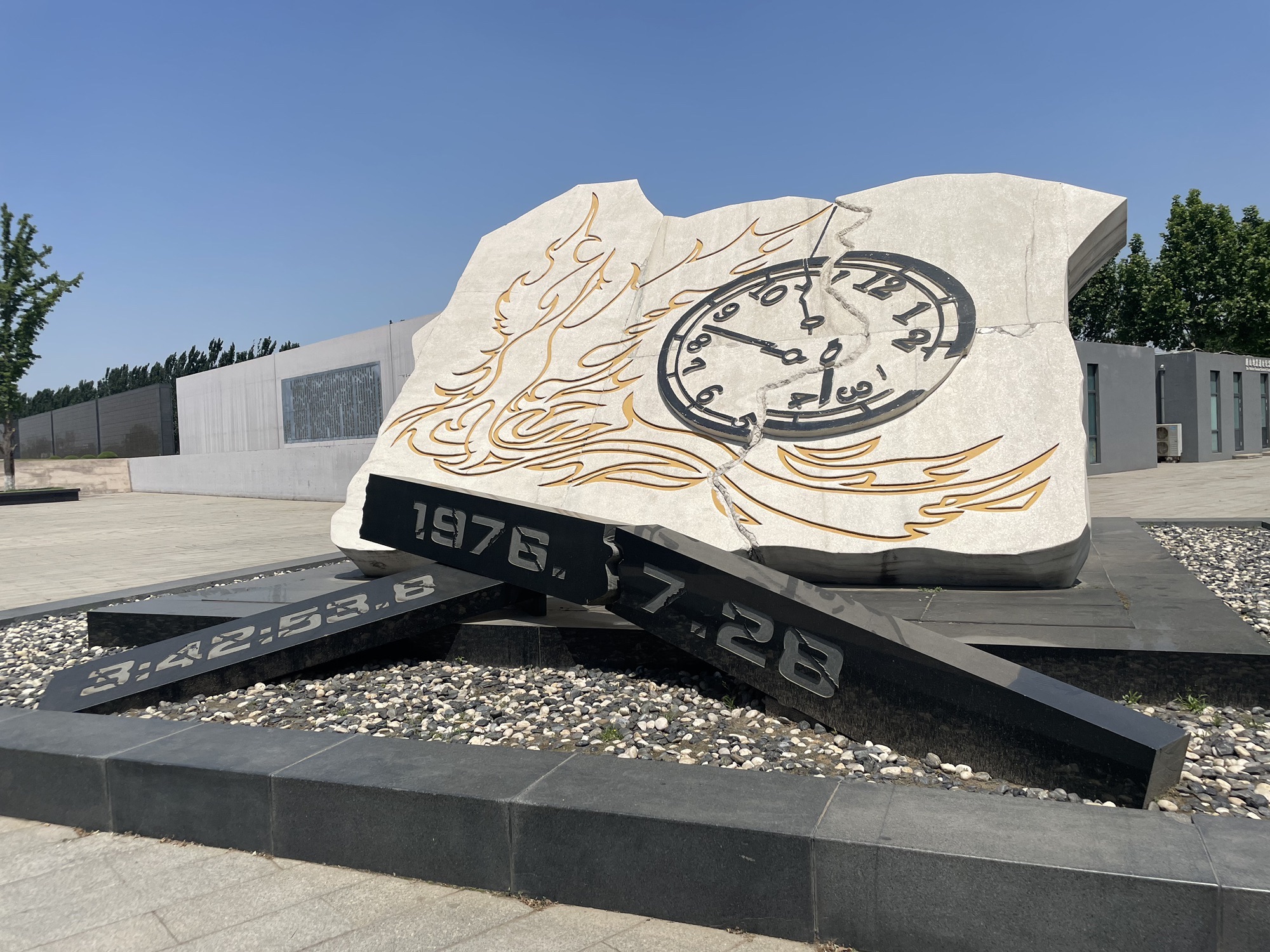 唐山大地震警示钟