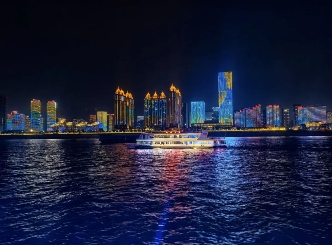 武汉君旅号长江游览(夜游长江)旅行图片 2