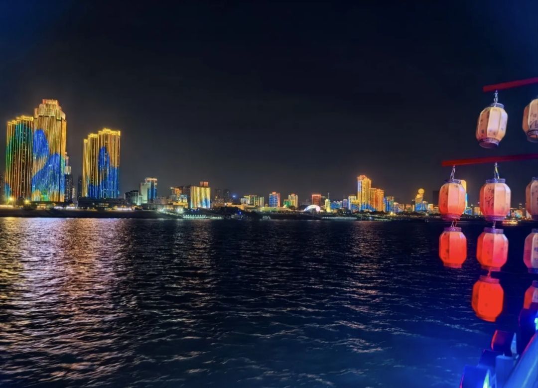 武汉君旅号长江游览(夜游长江)旅行图片